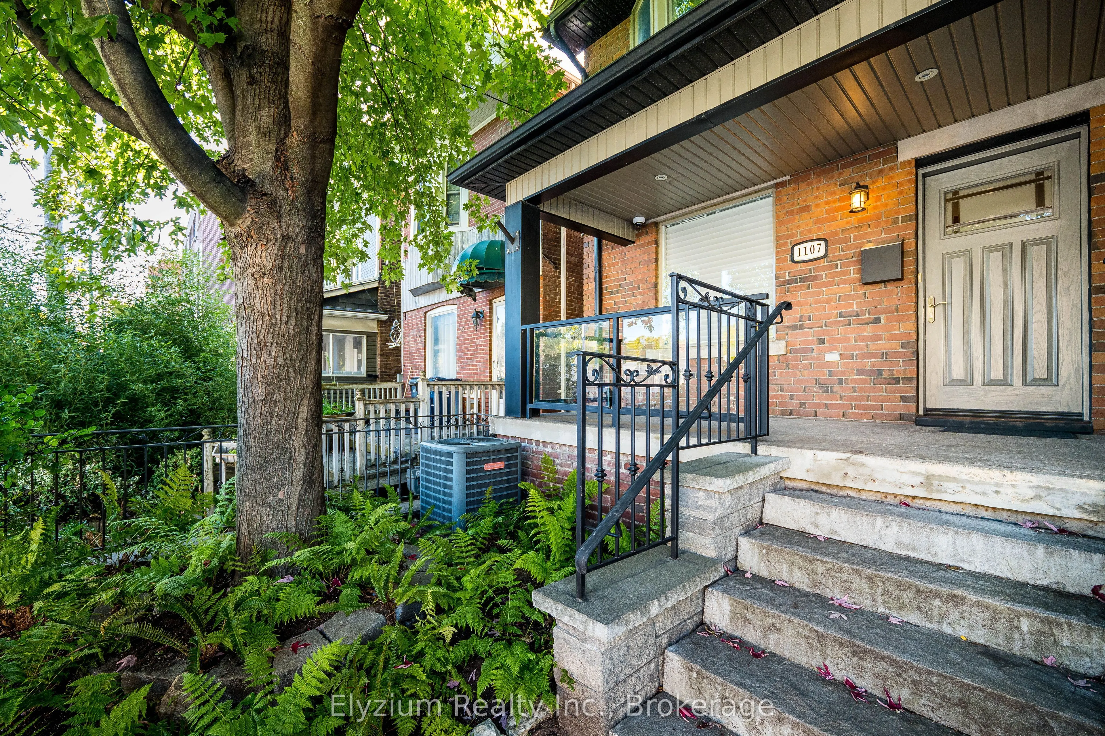 1107 Gerrard Street E