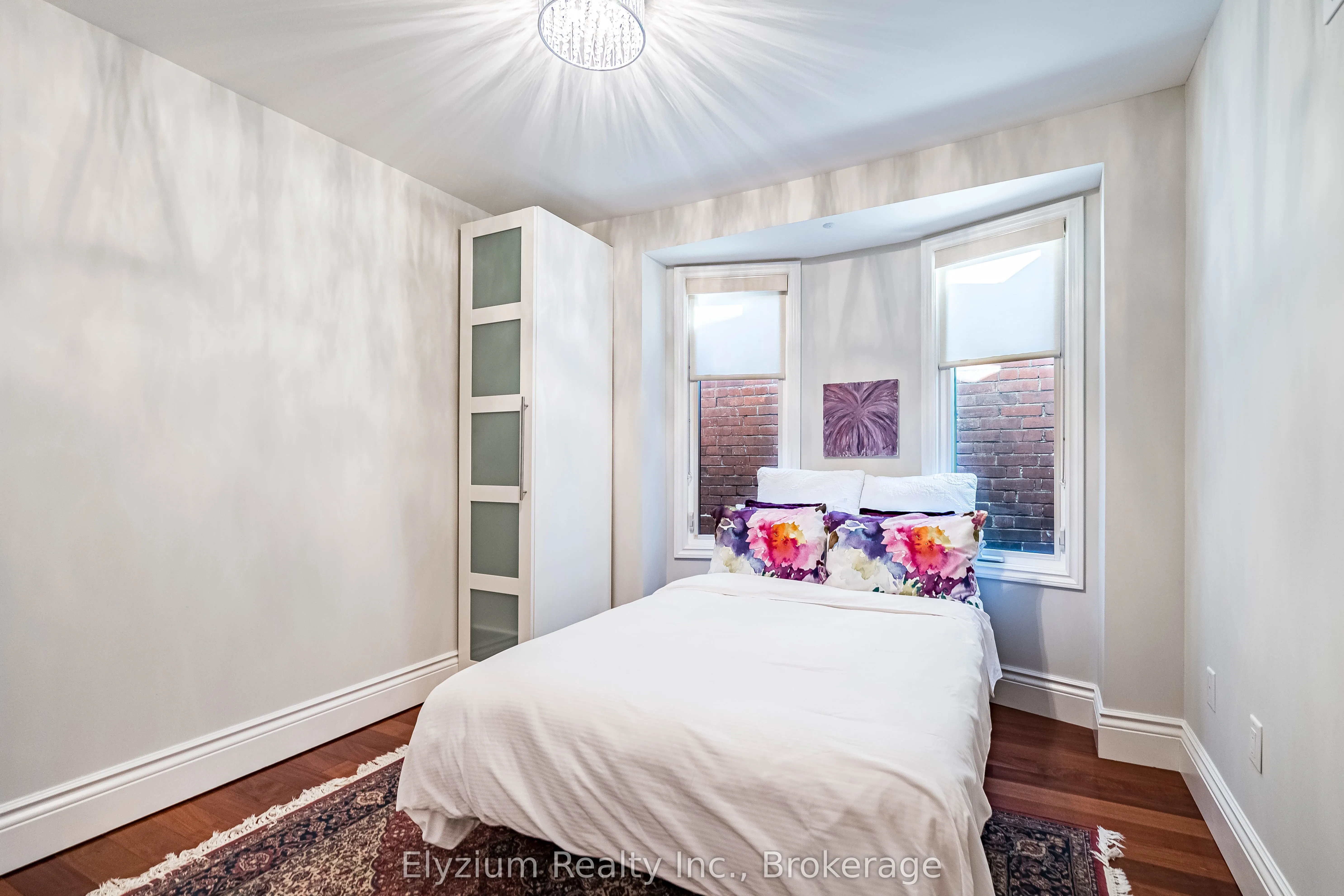 1107 Gerrard Street E