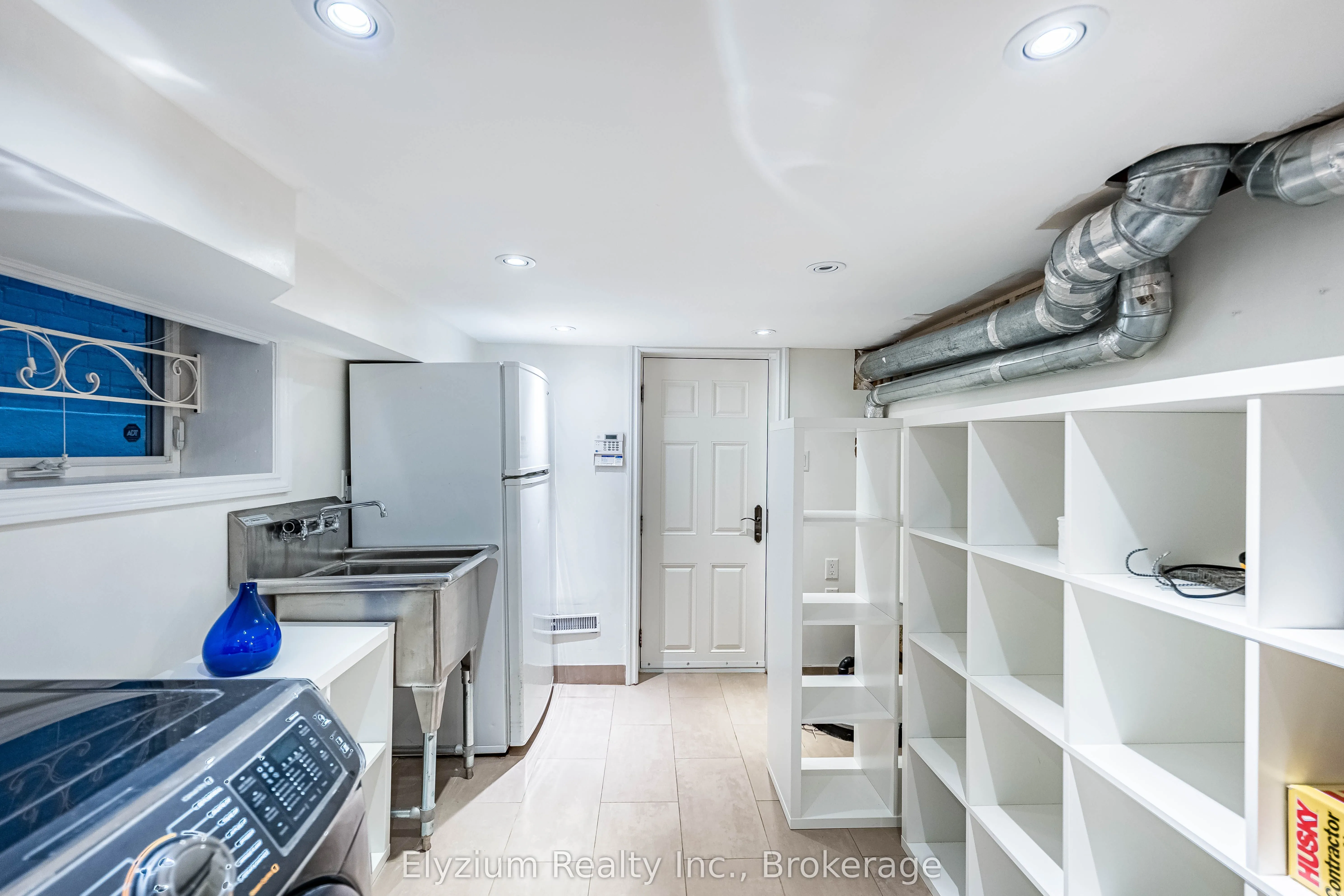 1107 Gerrard Street E