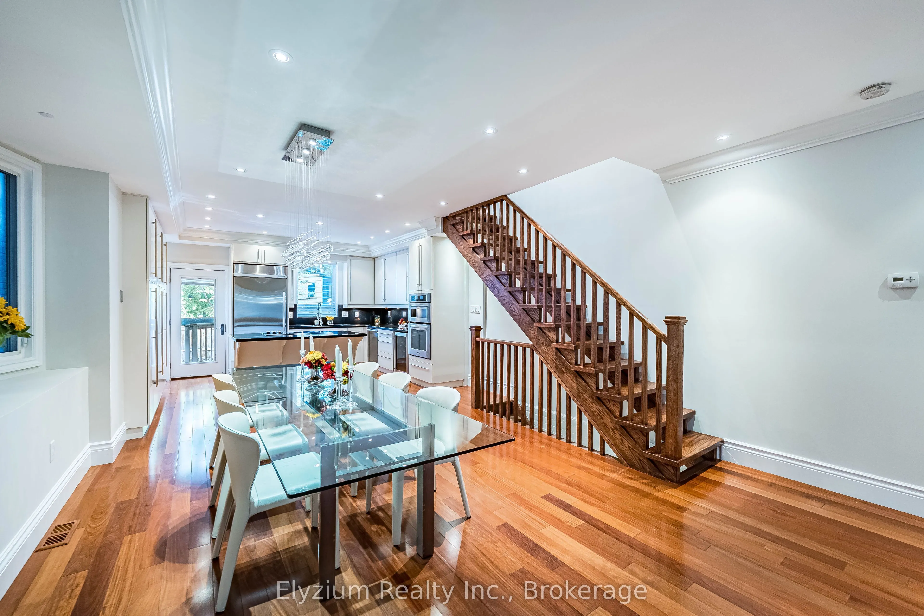 1107 Gerrard Street E
