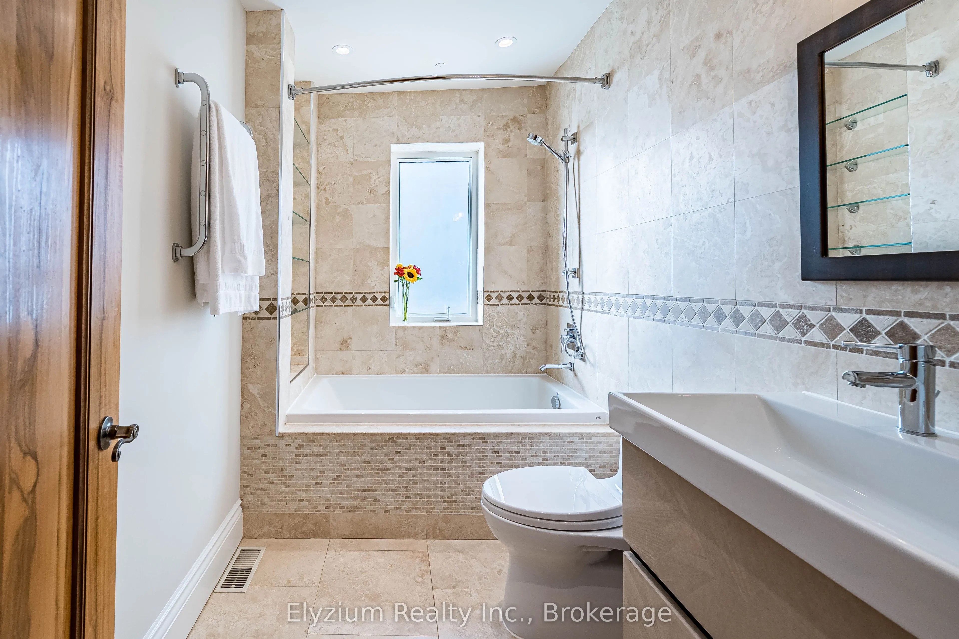 1107 Gerrard Street E