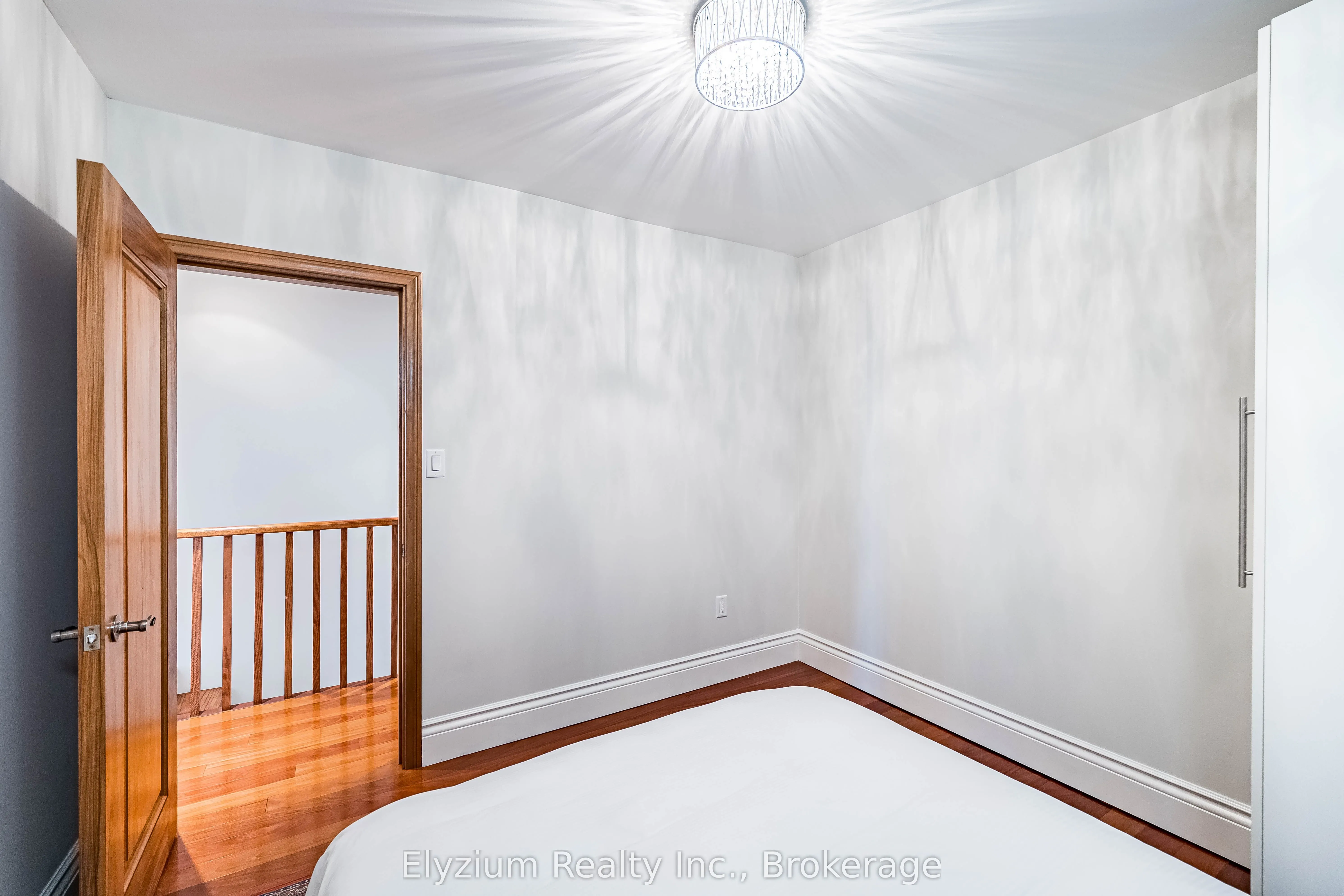 1107 Gerrard Street E