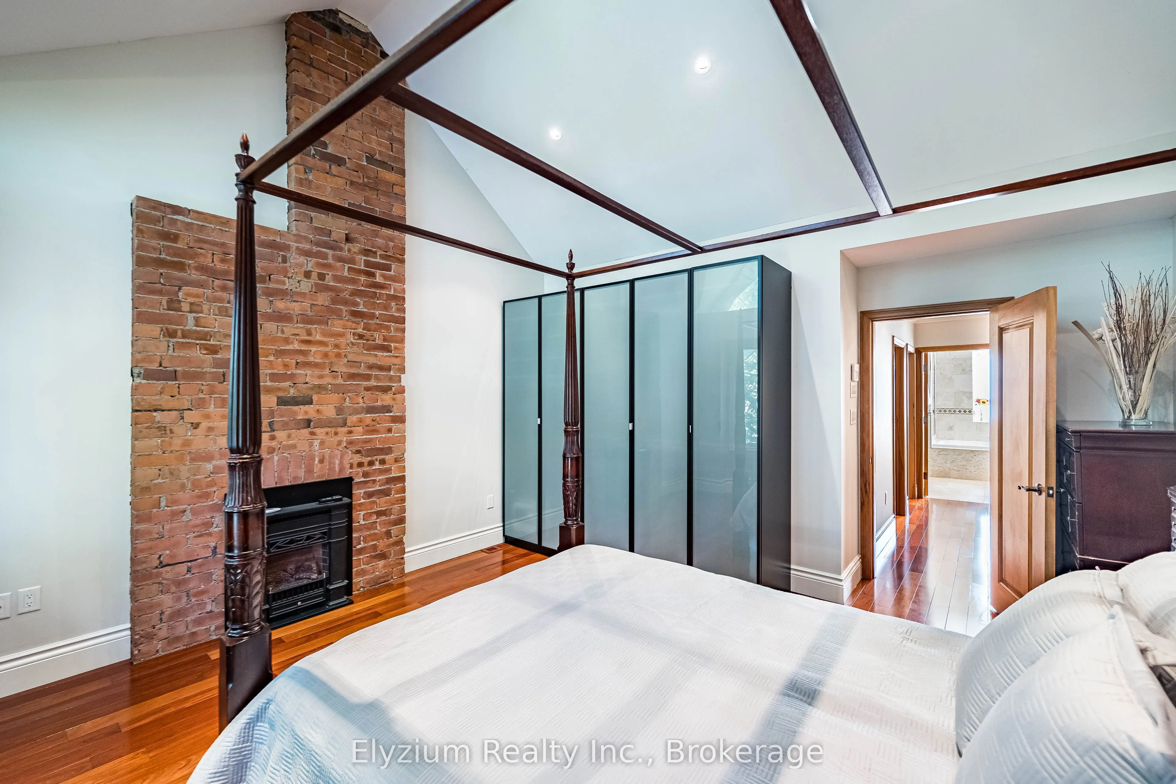 1107 Gerrard Street E