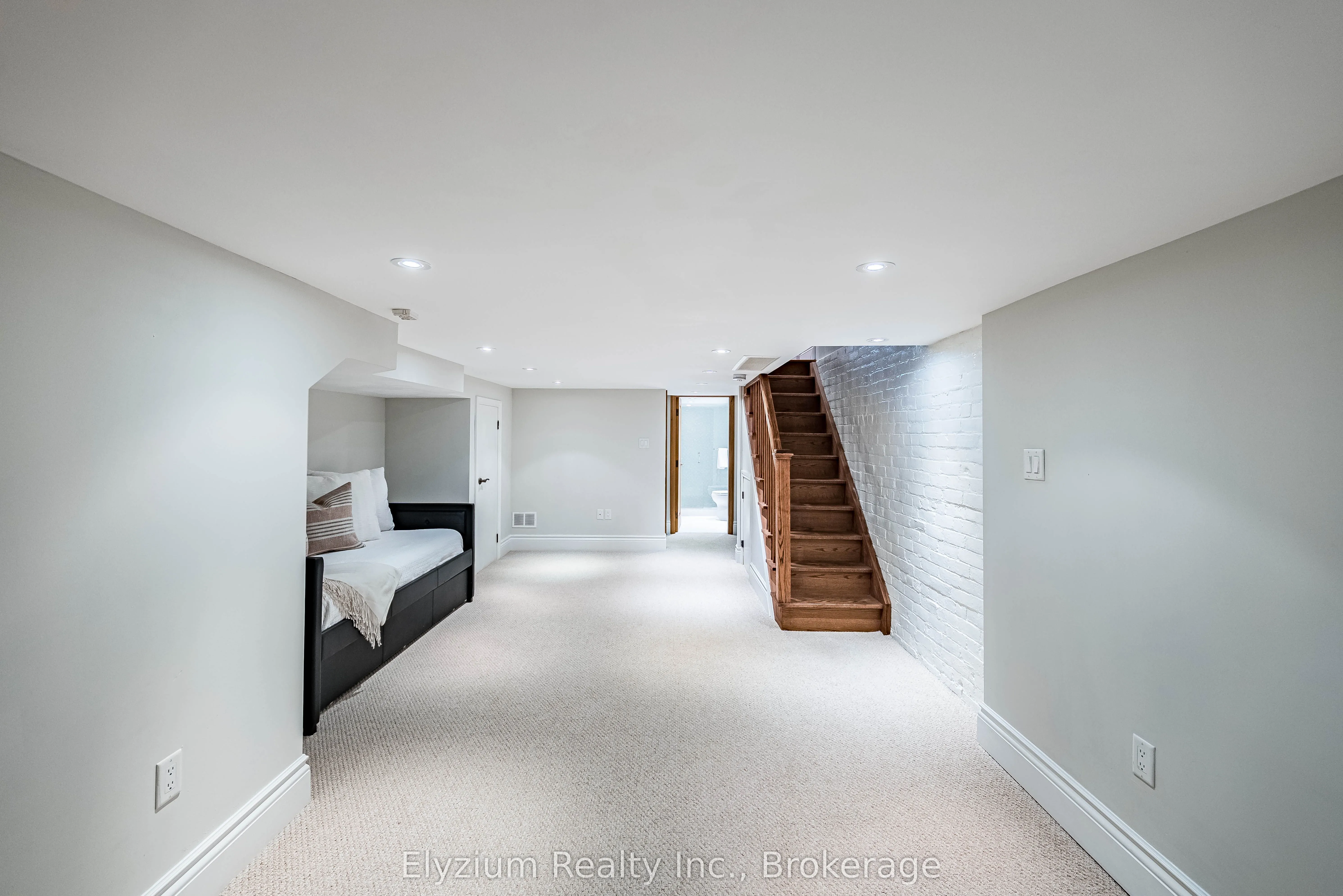 1107 Gerrard Street E