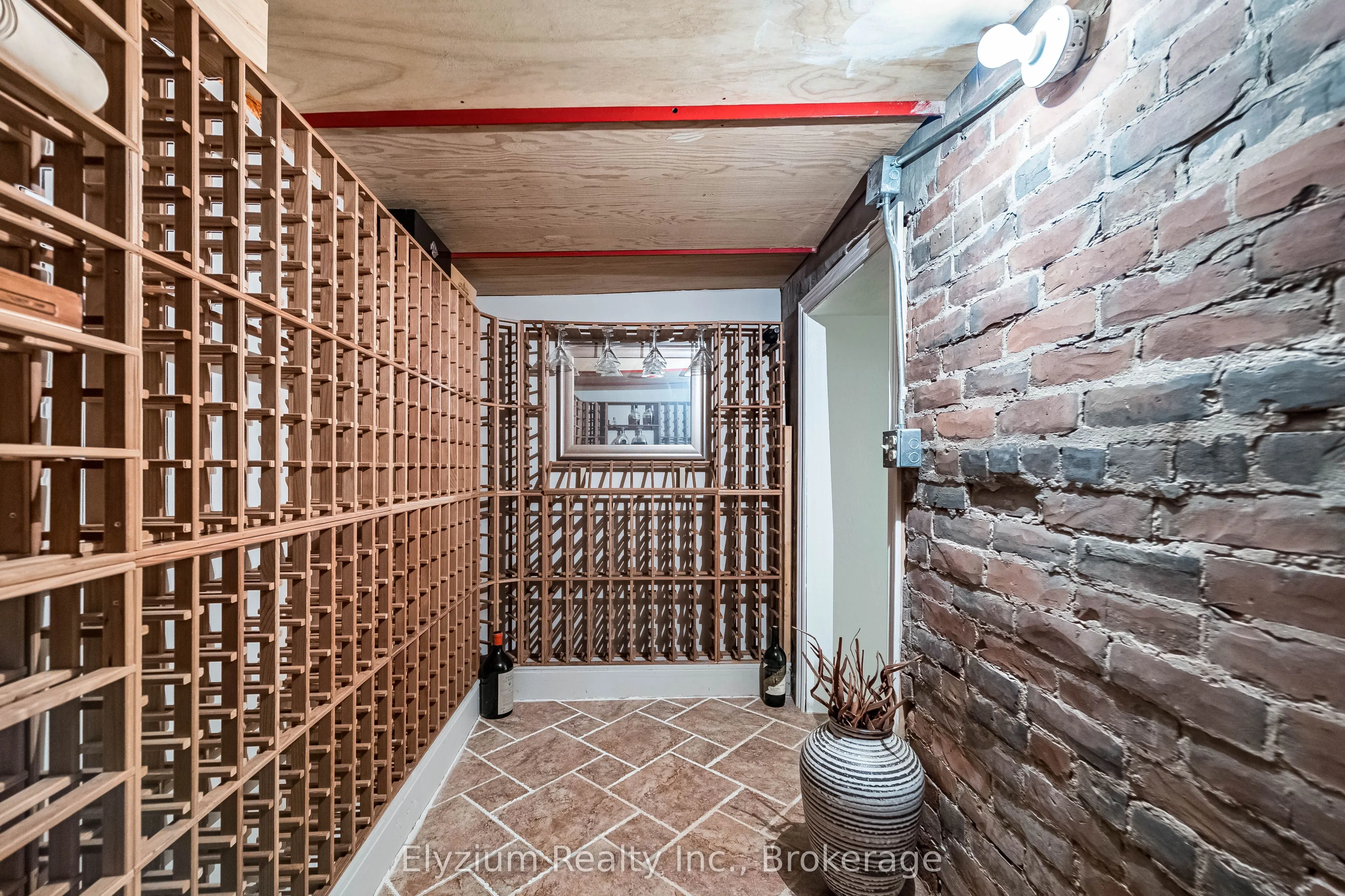 1107 Gerrard Street E