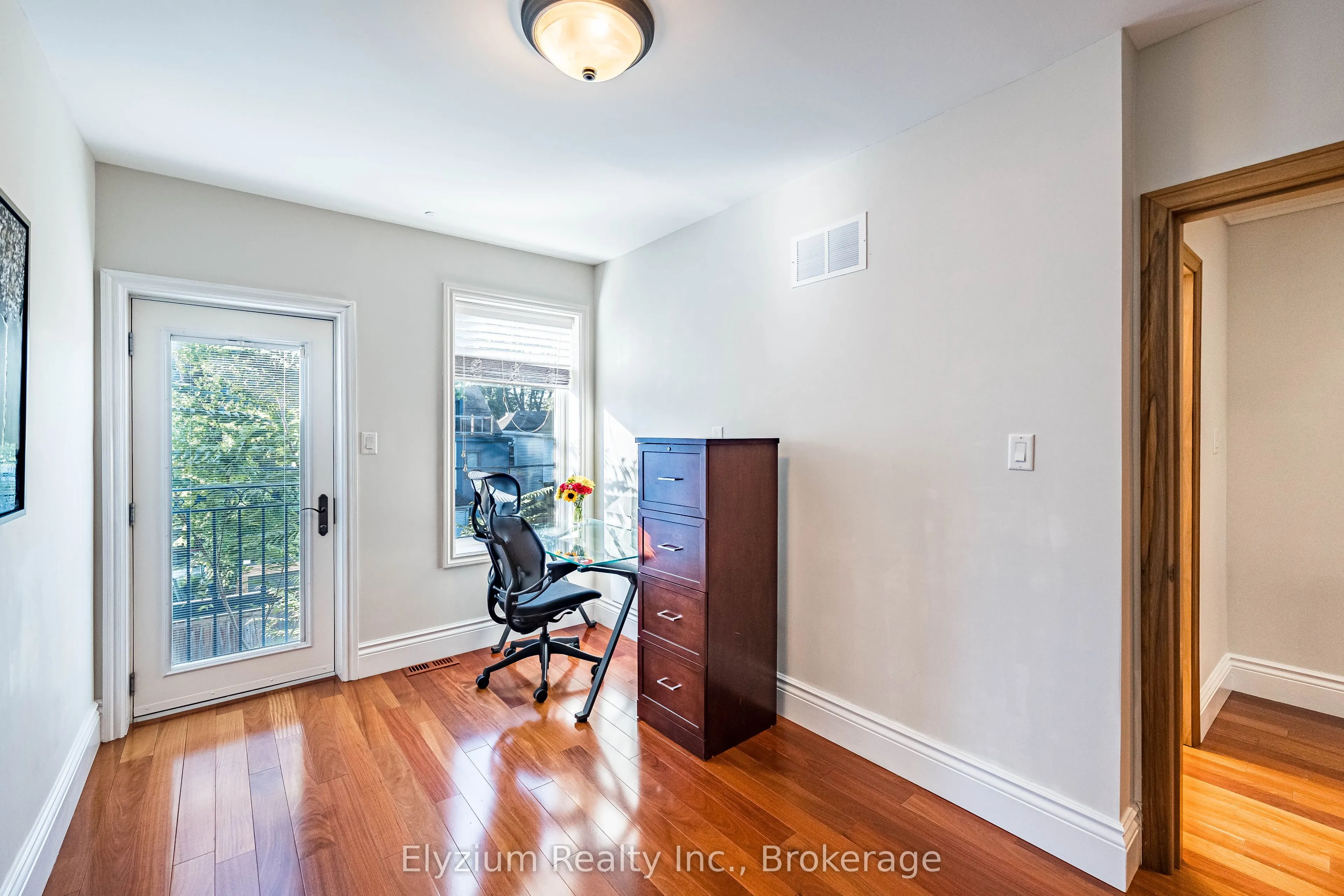 1107 Gerrard Street E