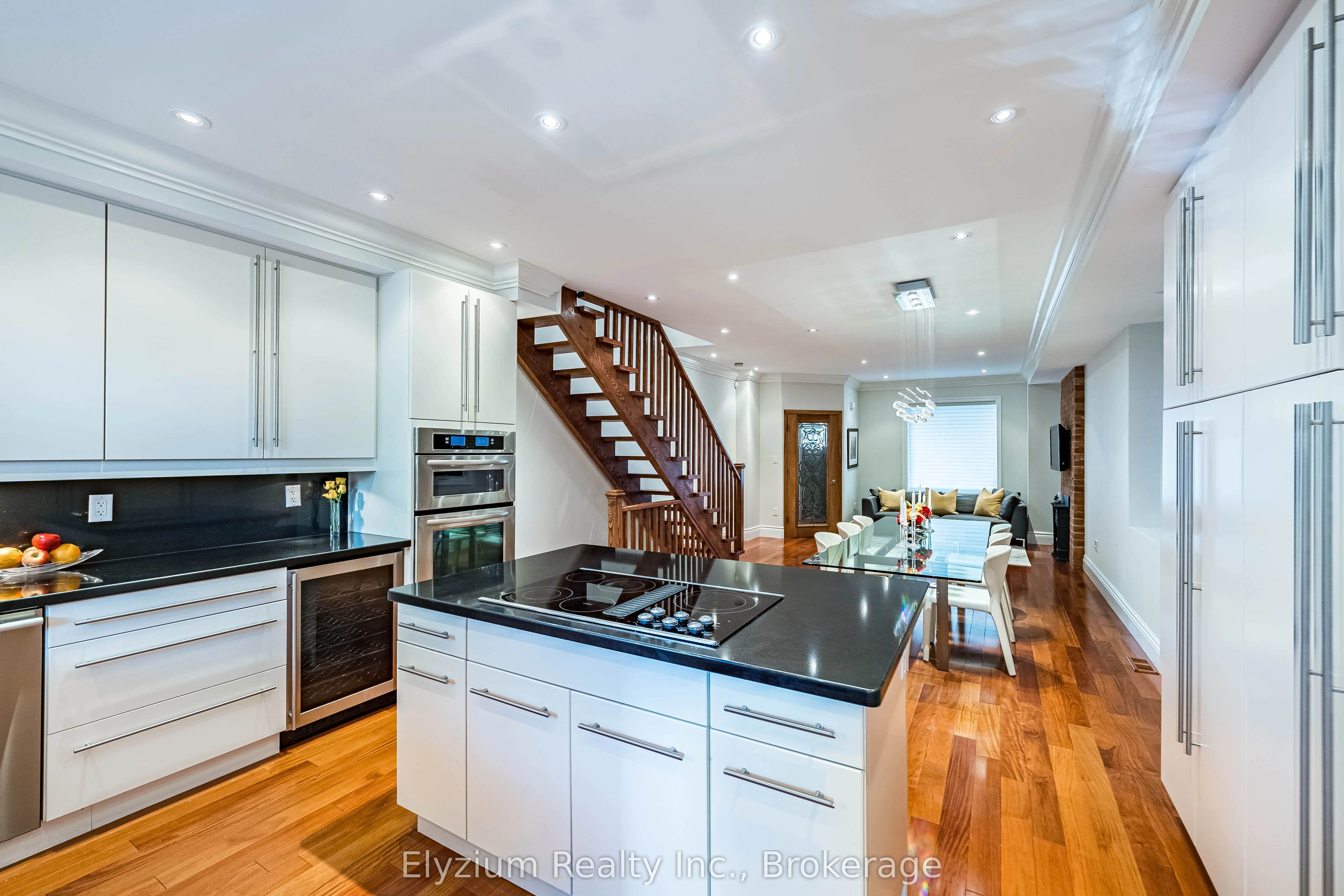 1107 Gerrard Street E