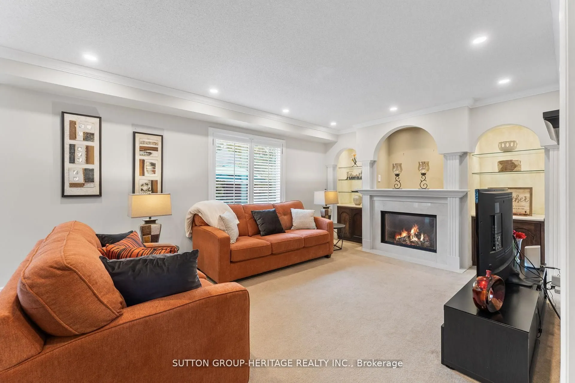 2300 Abbott Crescent