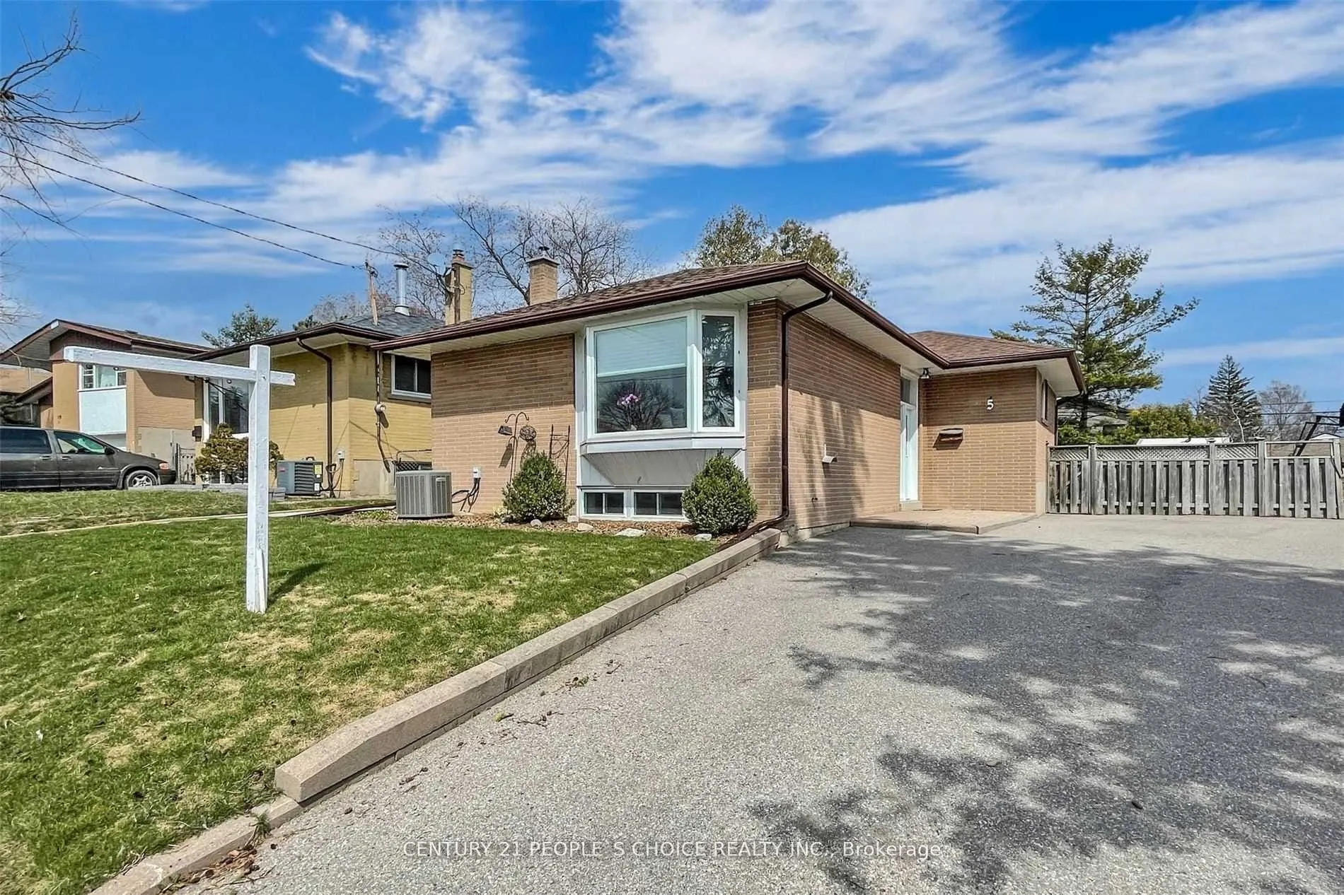 5 Mid Pines Road