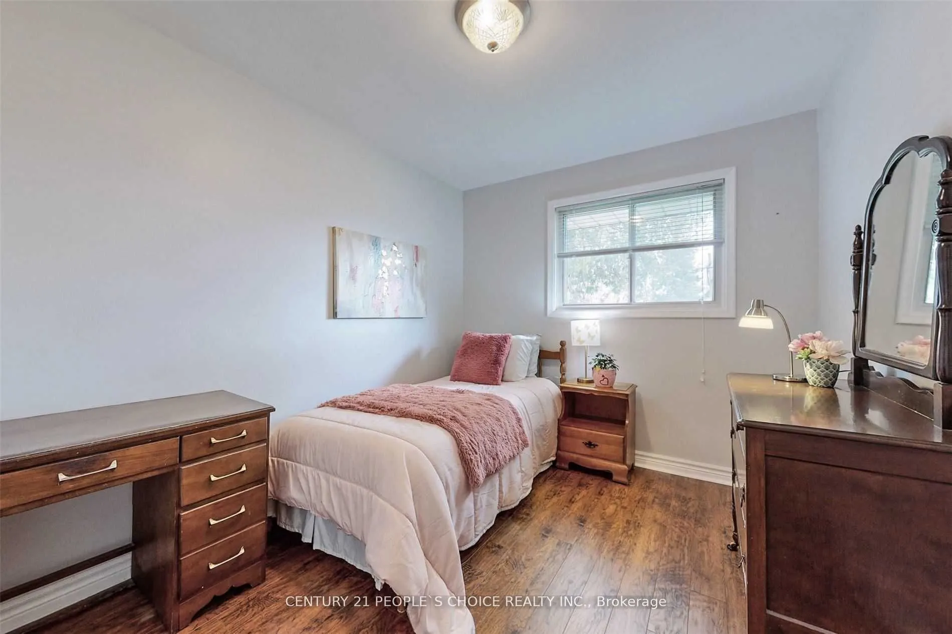 5 Mid Pines Road