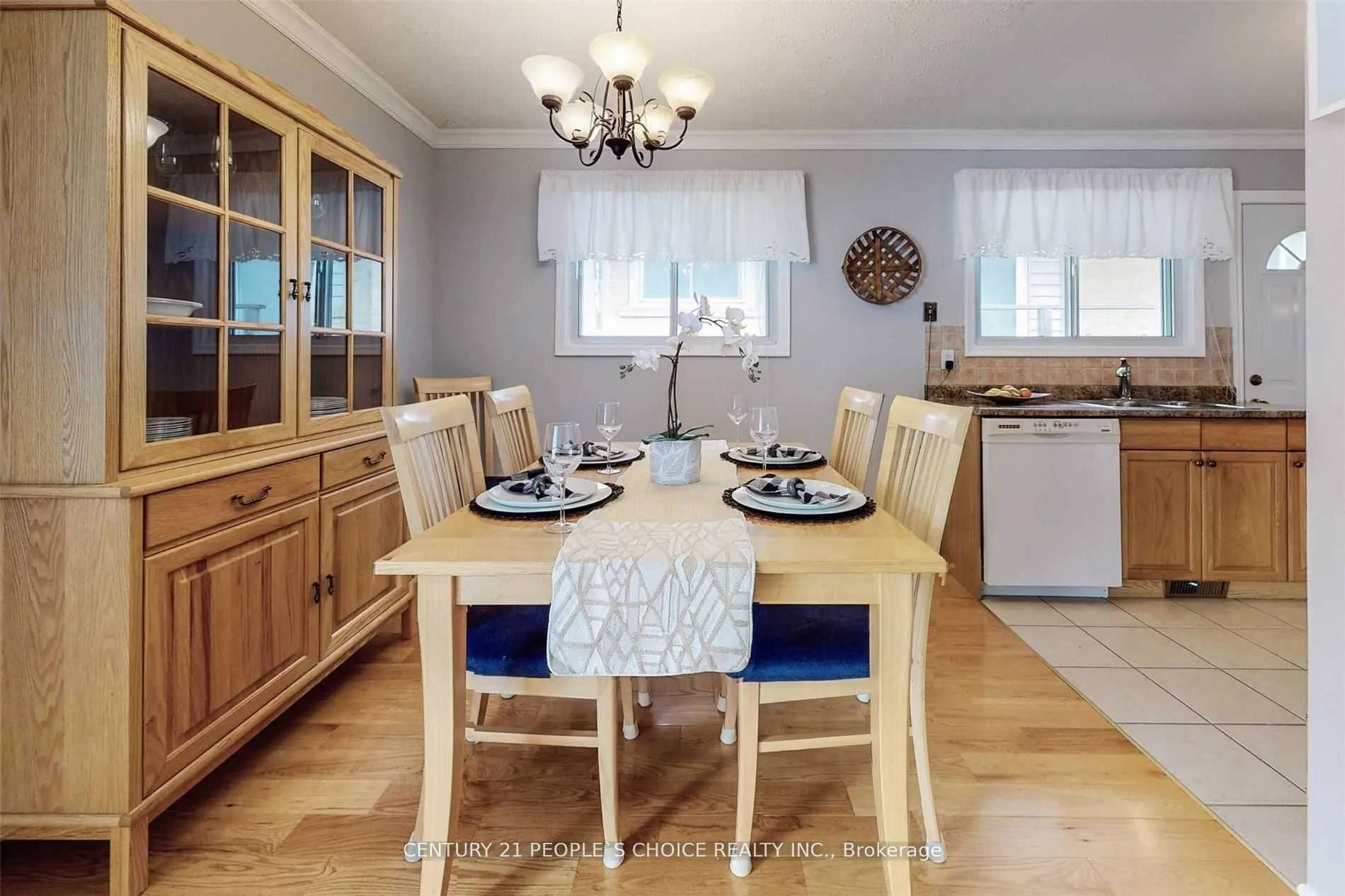 5 Mid Pines Road