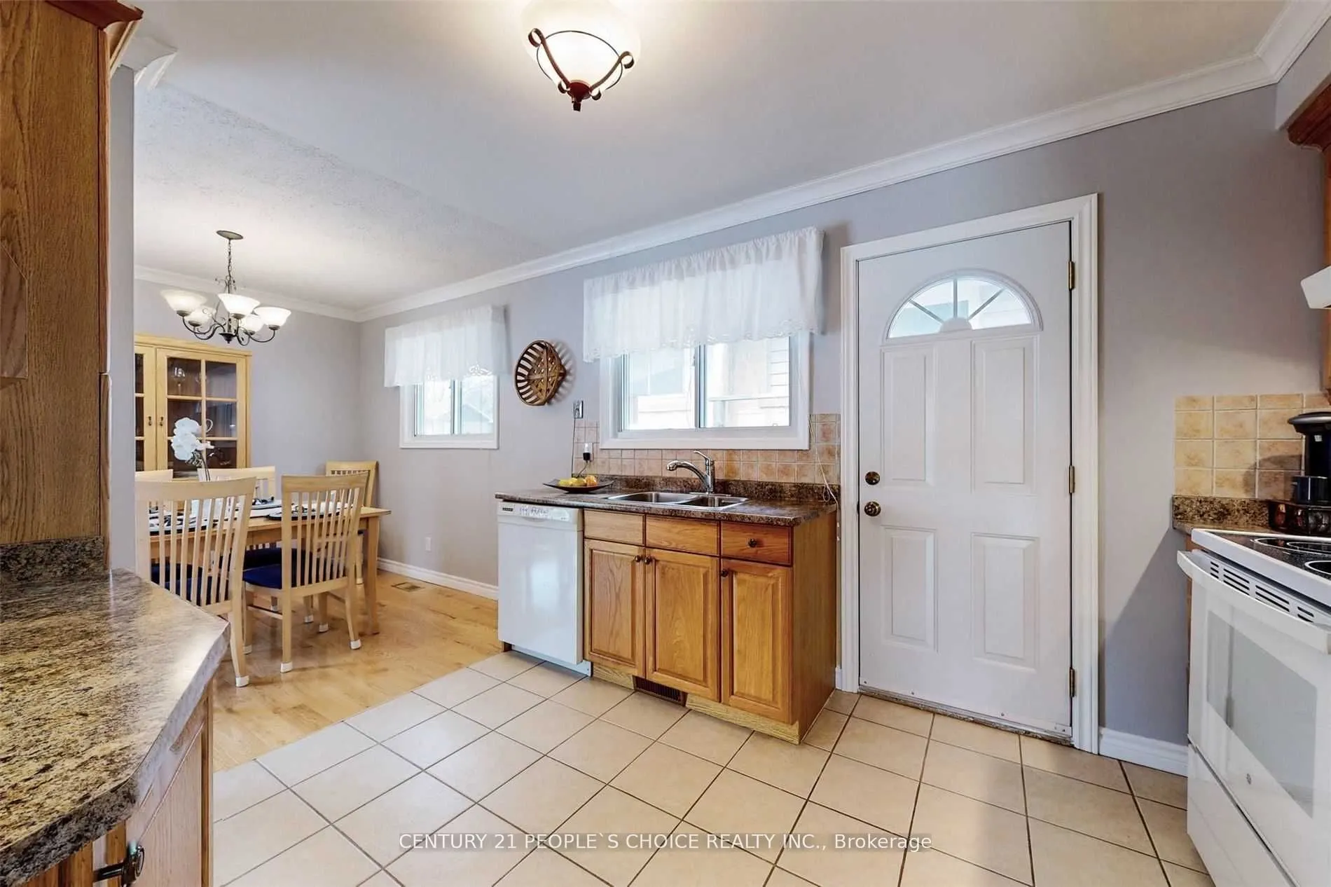 5 Mid Pines Road