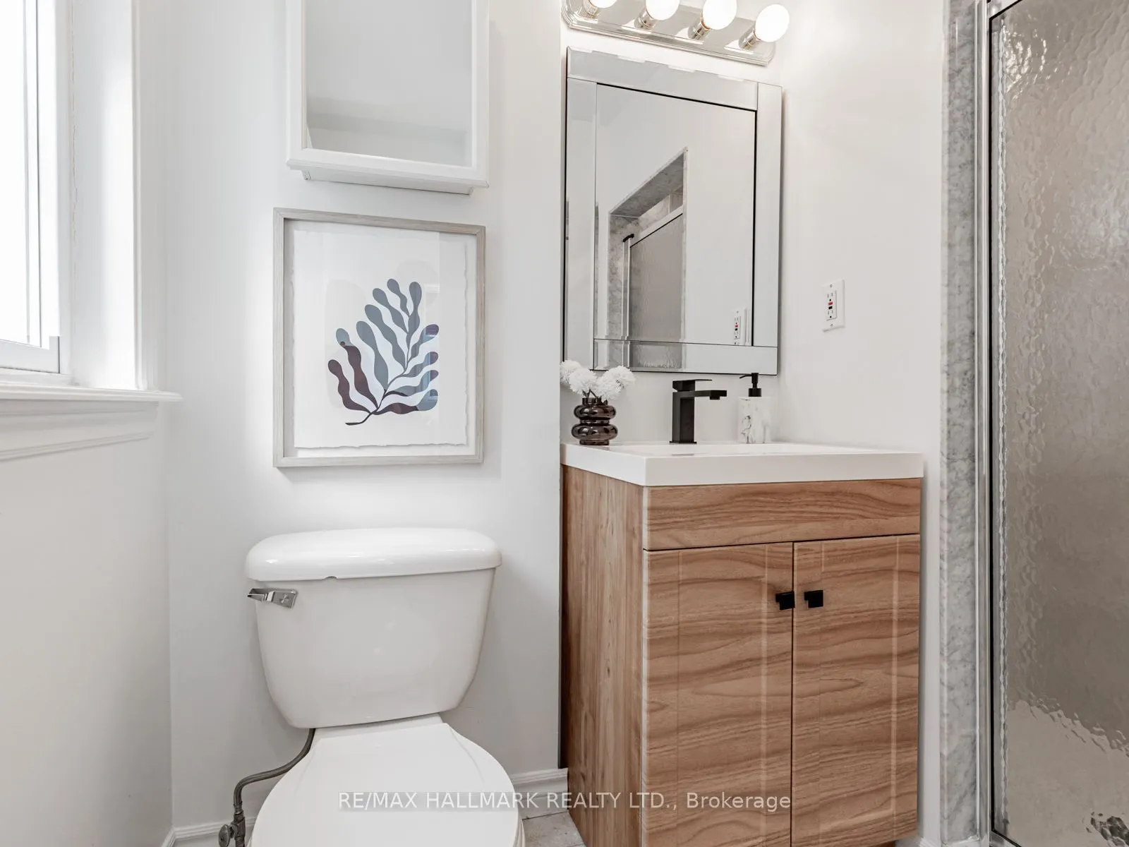 8 Redwood Avenue, #Main