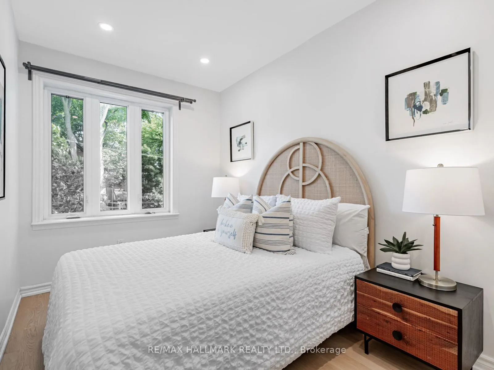 8 Redwood Avenue, #Main