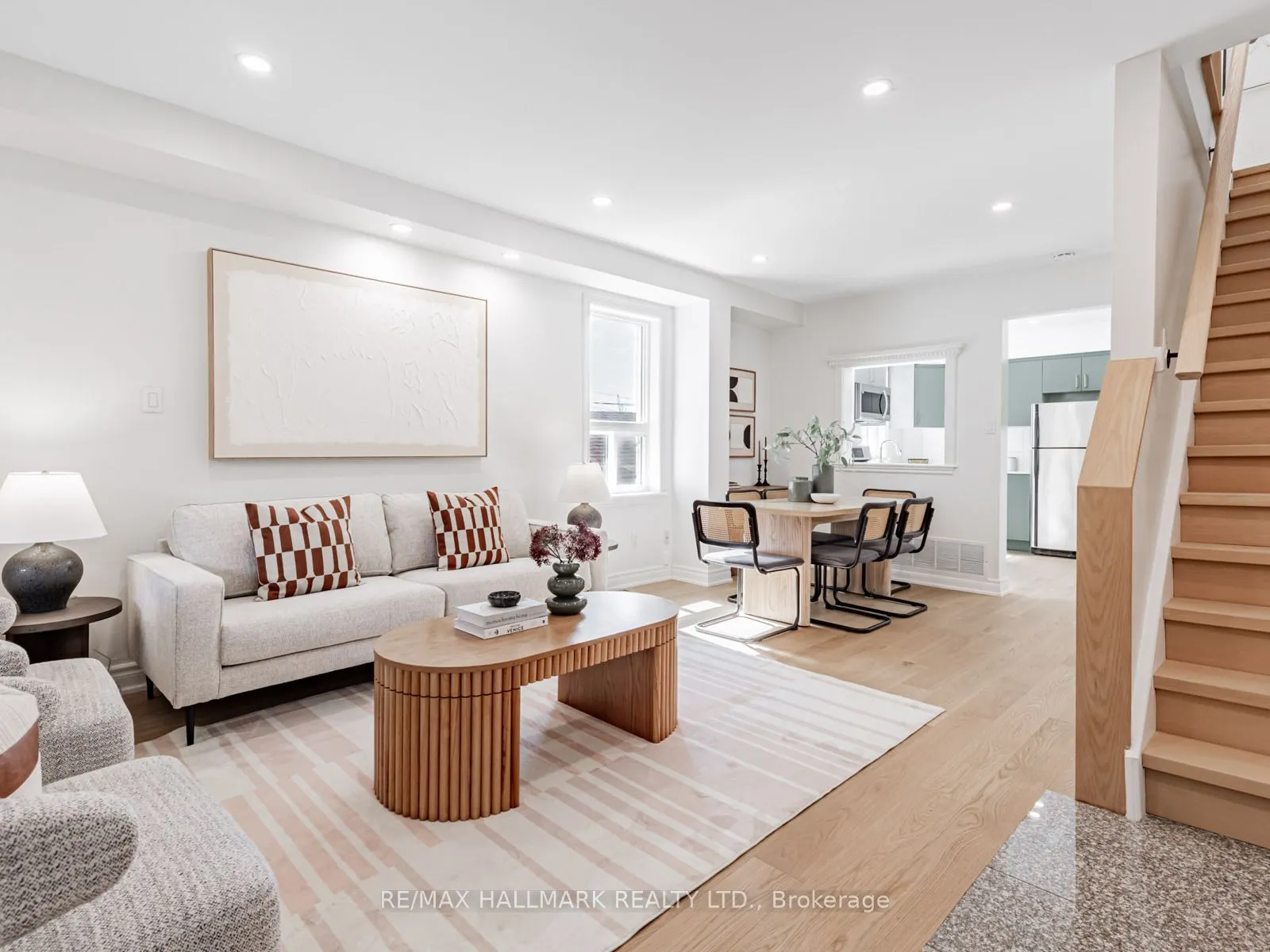 8 Redwood Avenue, #Main
