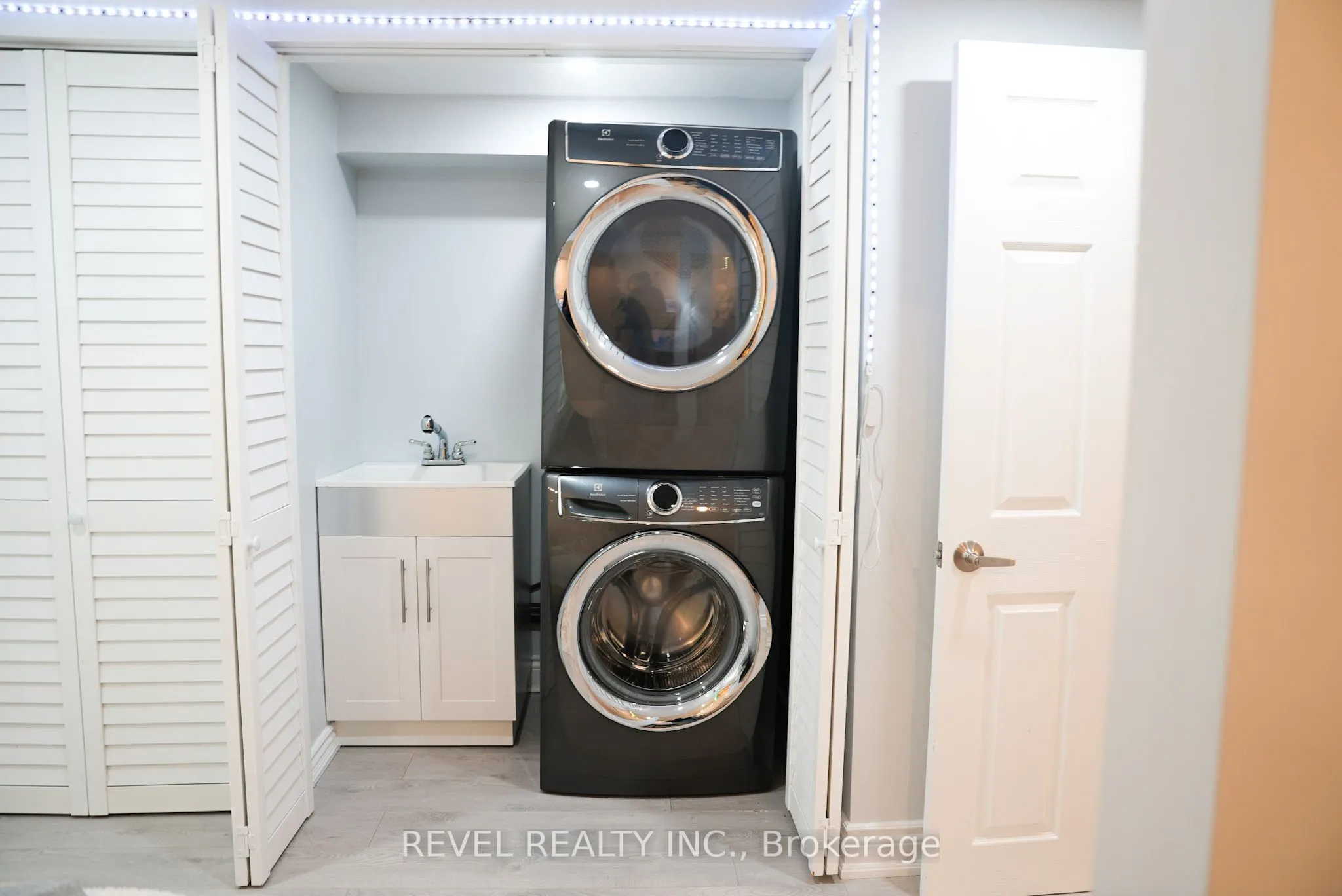 909 King Street W, #2