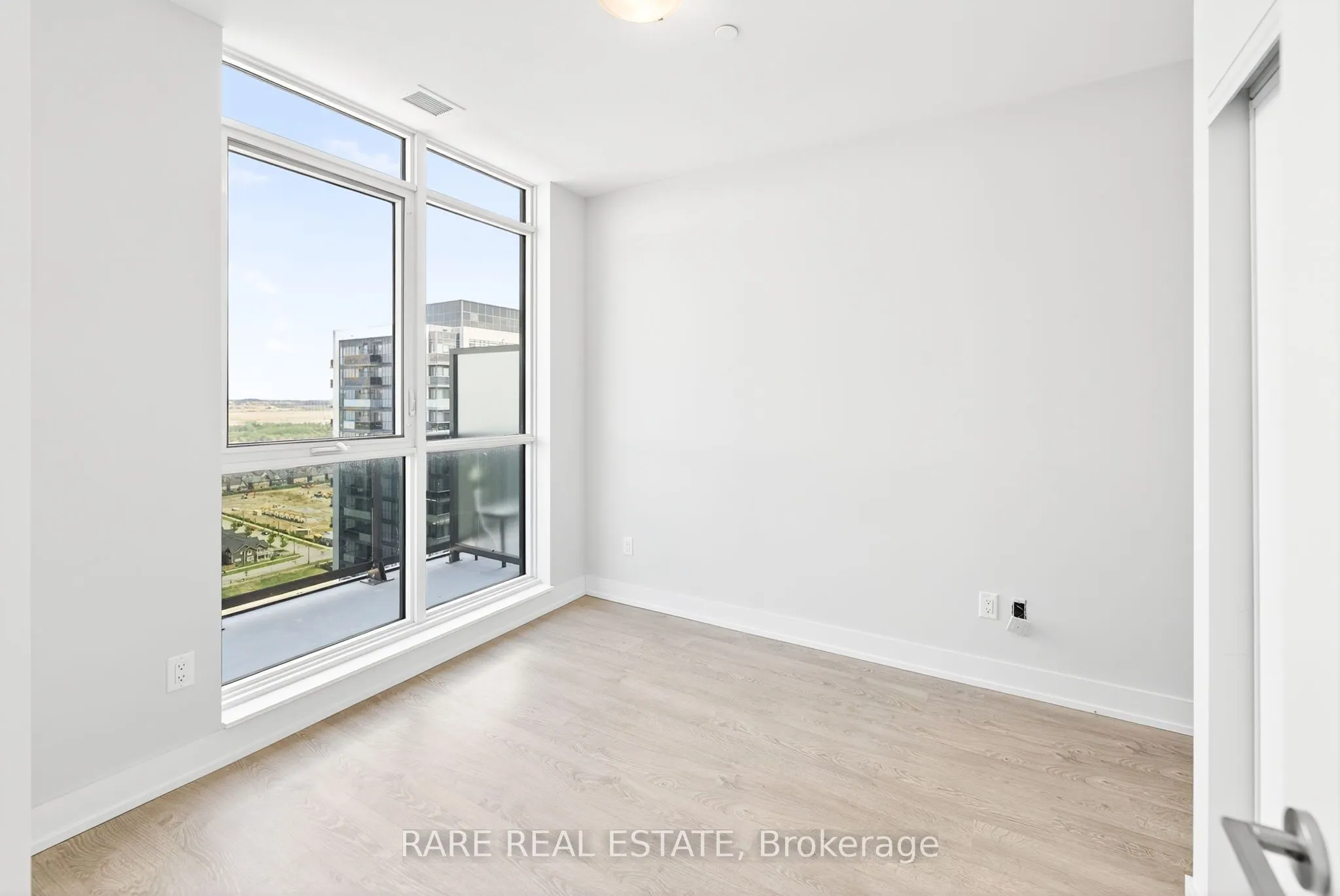 2550 Simcoe Street N, #PH08