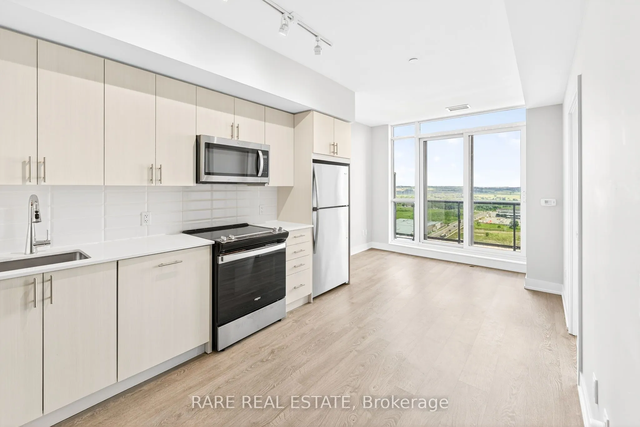 2550 Simcoe Street N, #PH08