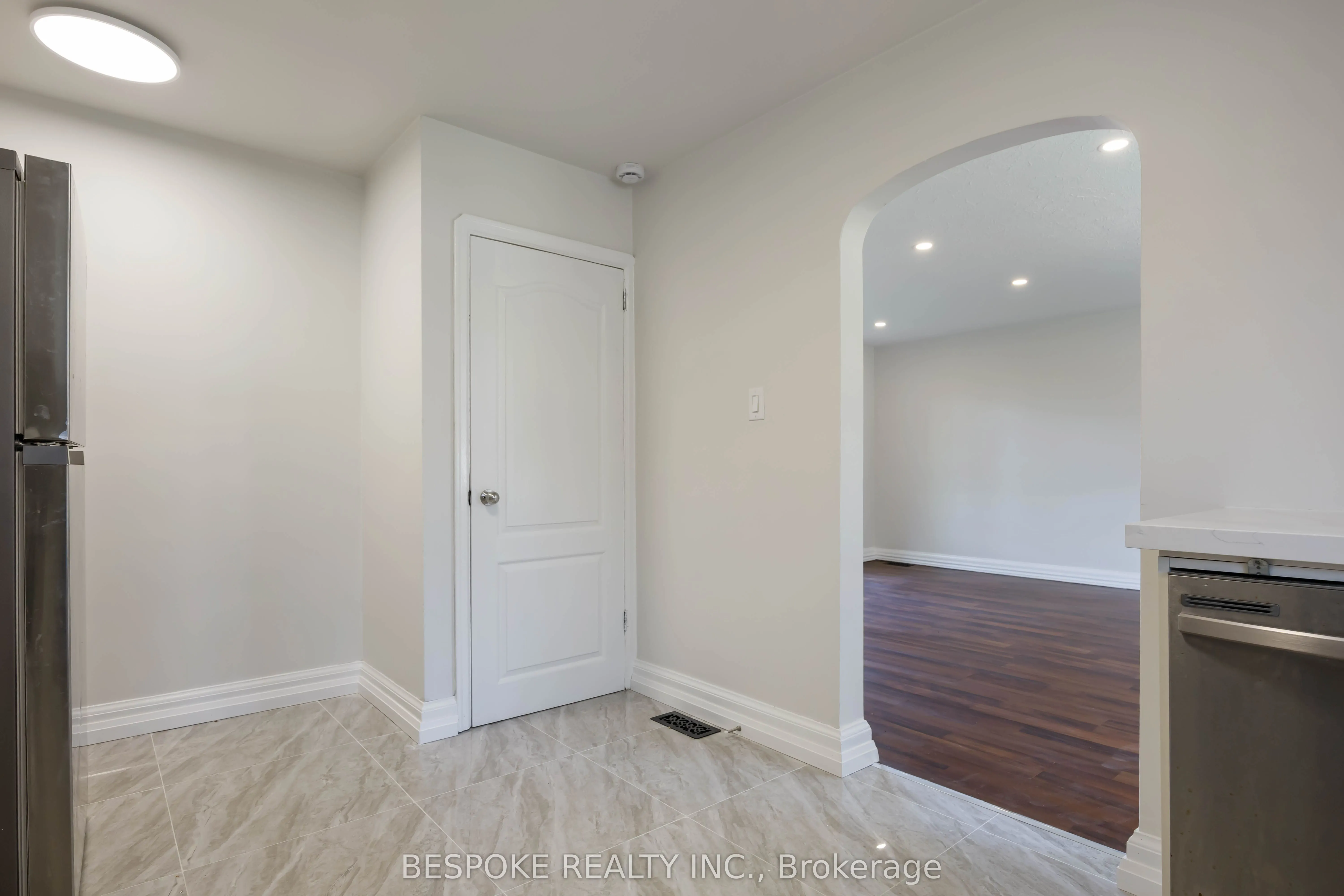 28 Grandview Street N