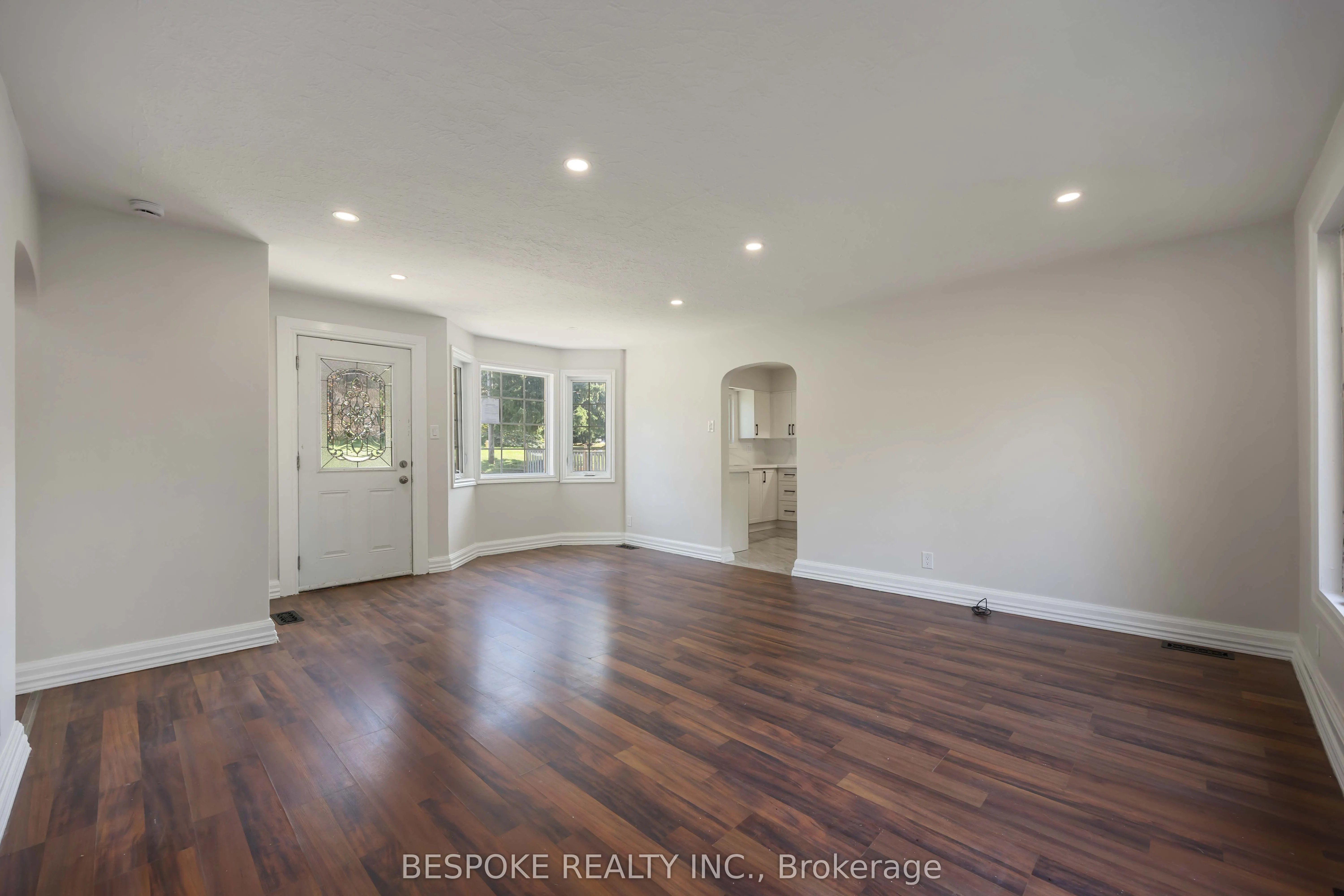 28 Grandview Street N
