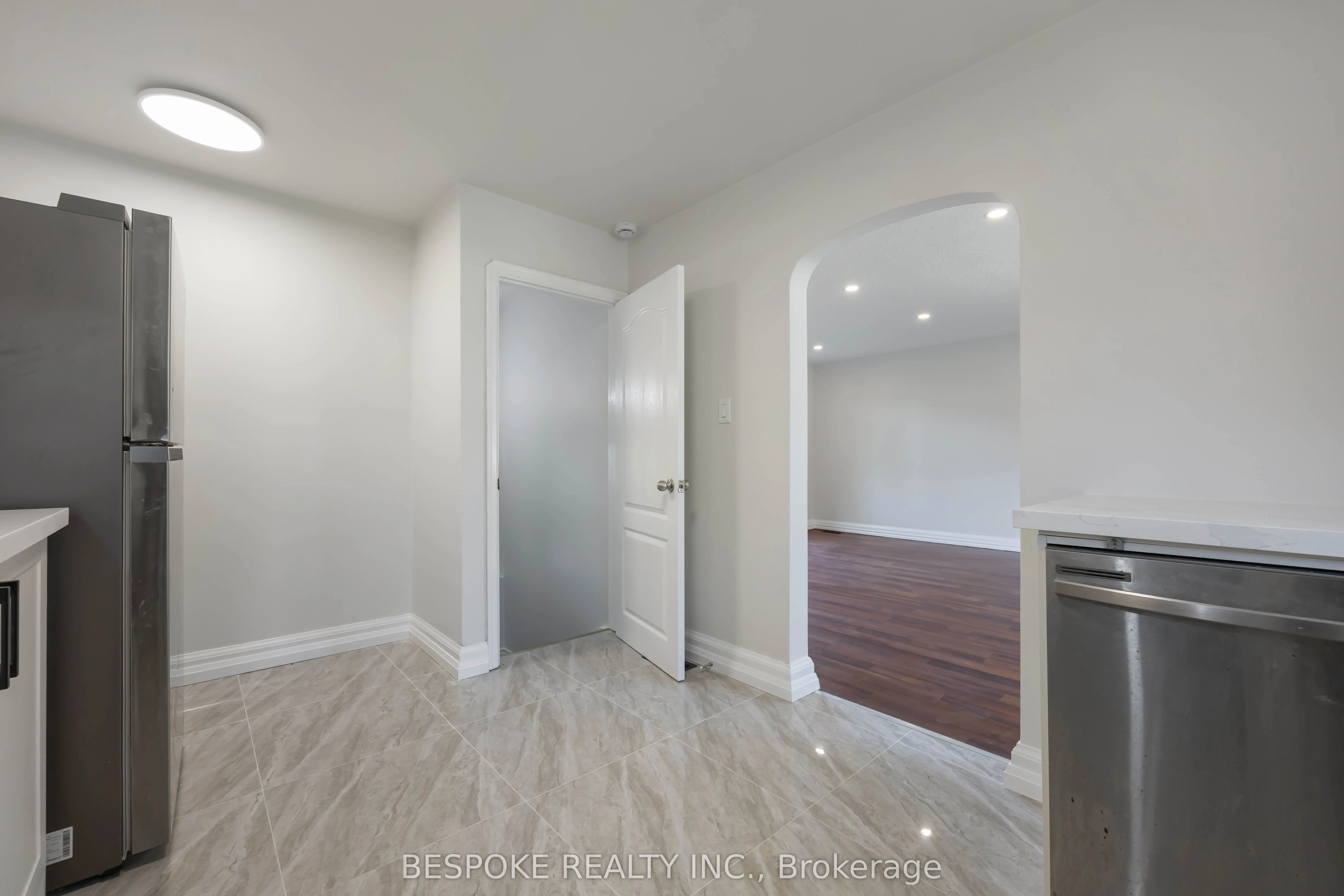 28 Grandview Street N