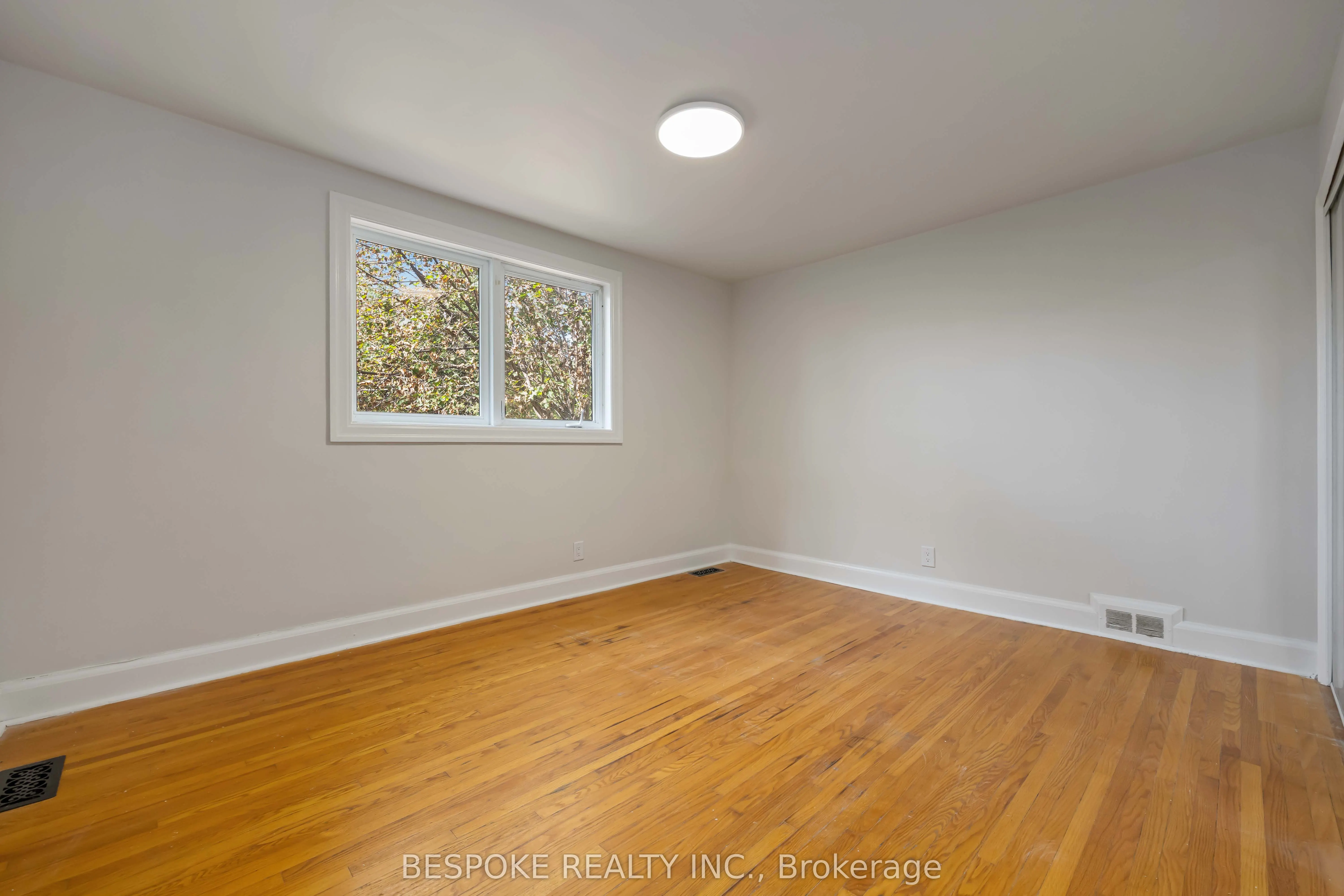 28 Grandview Street N