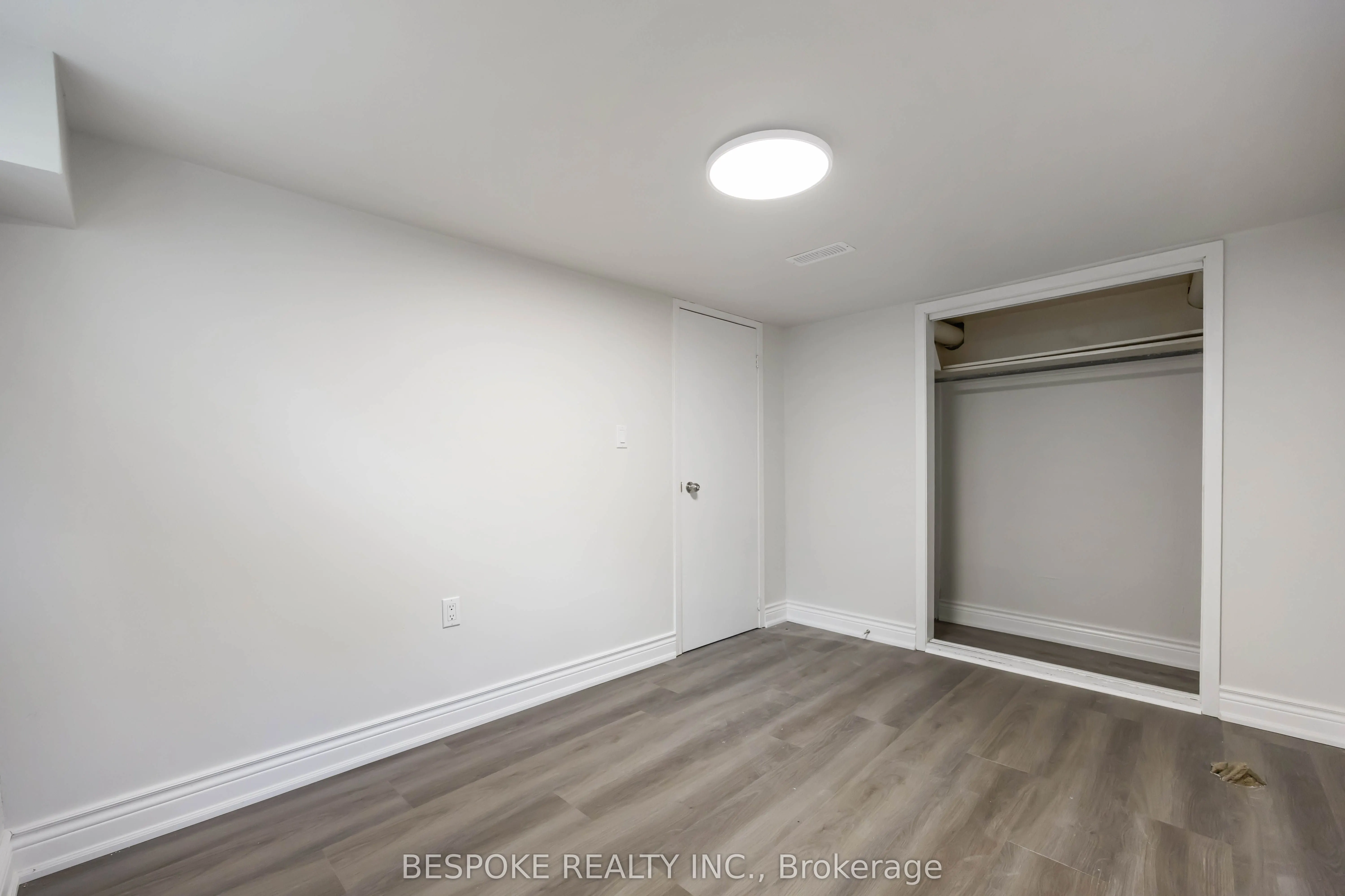 28 Grandview Street N