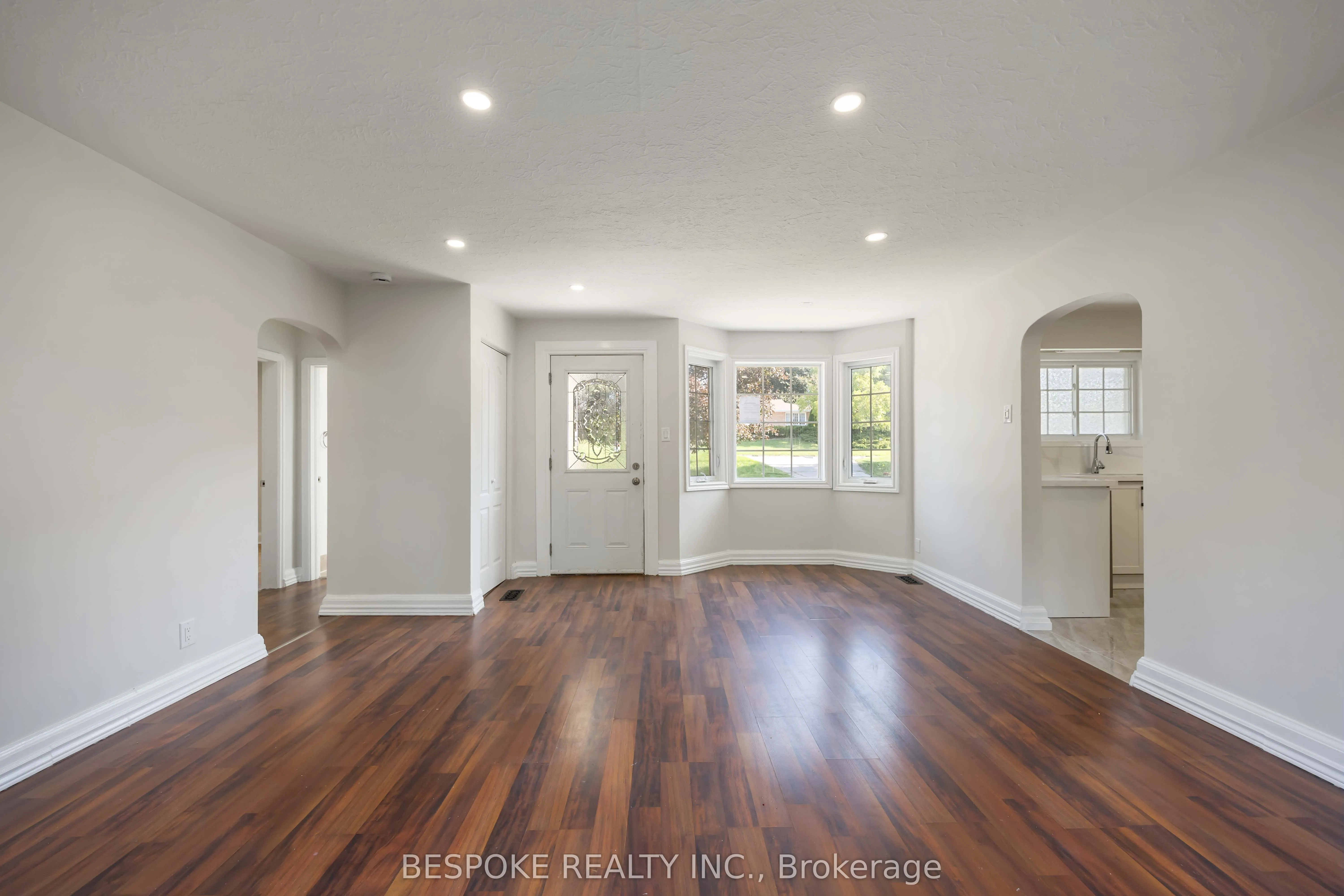 28 Grandview Street N
