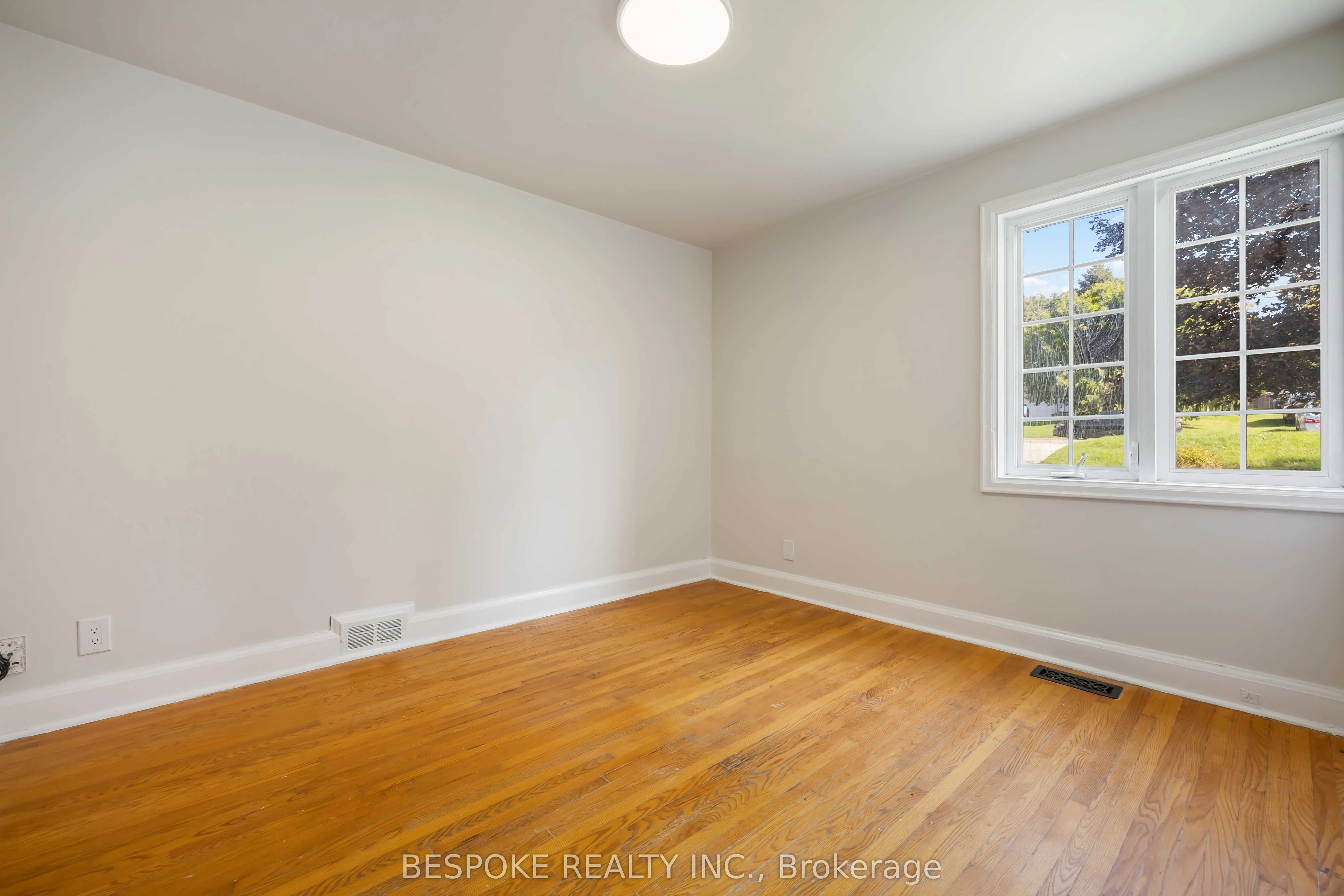 28 Grandview Street N