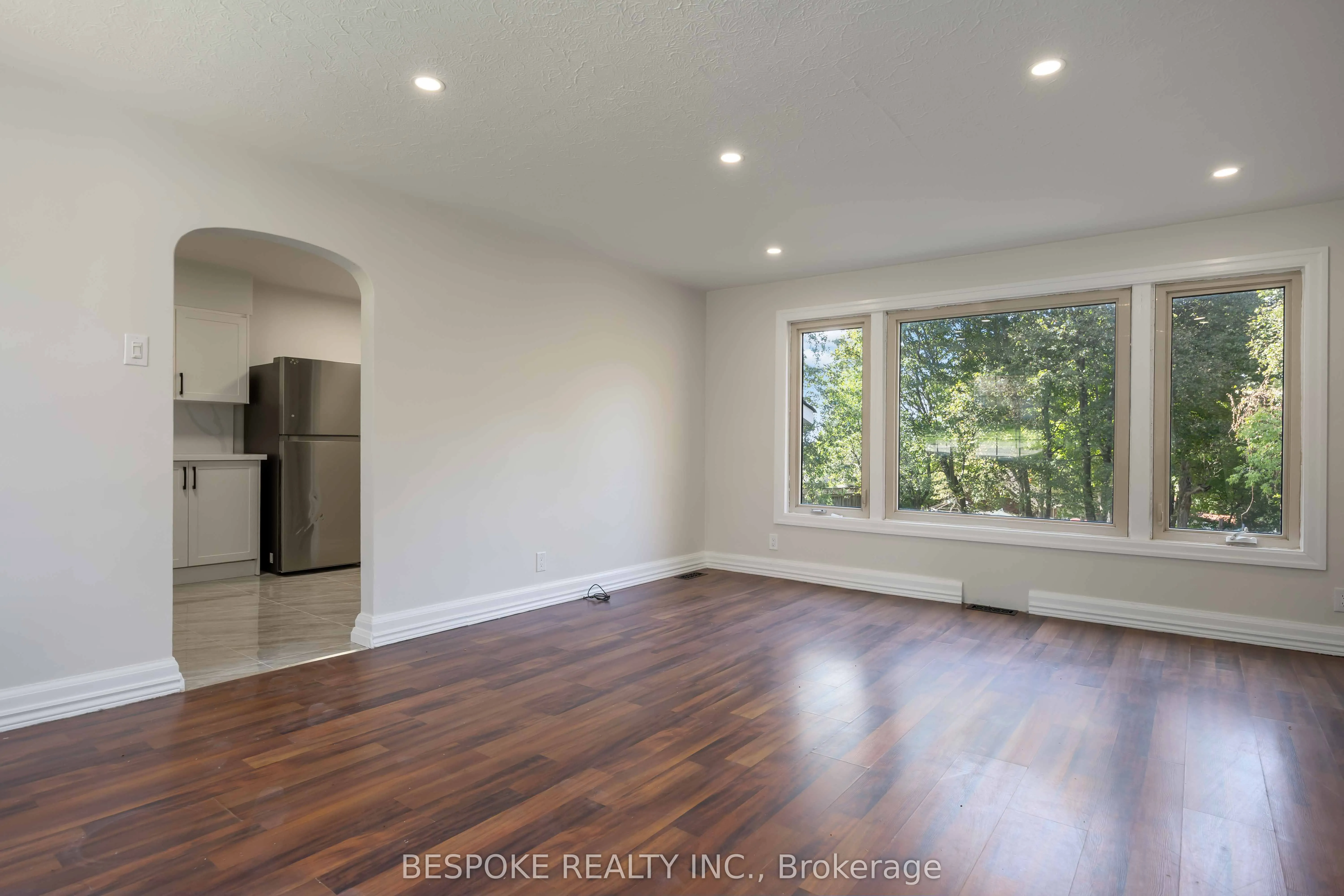 28 Grandview Street N