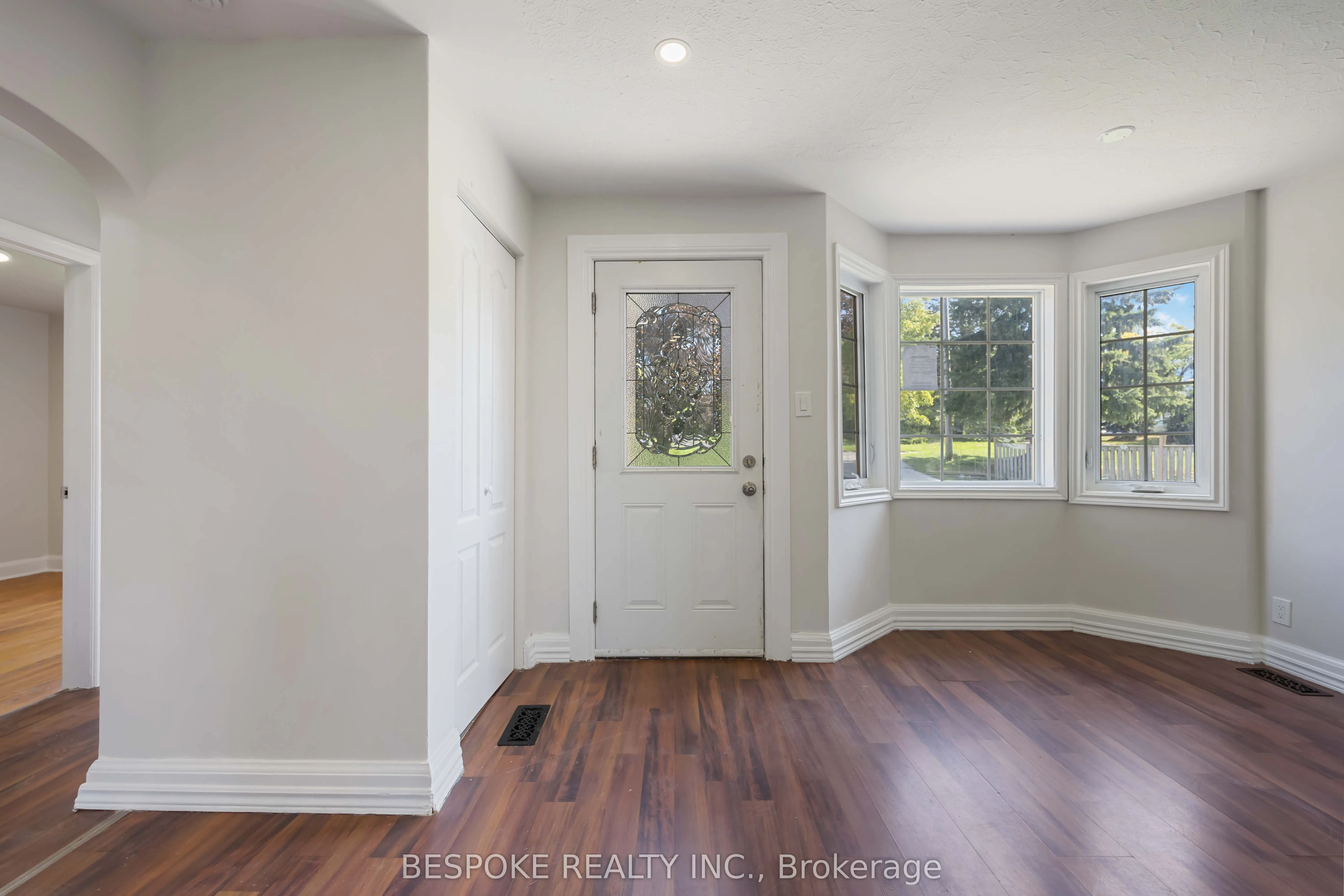 28 Grandview Street N