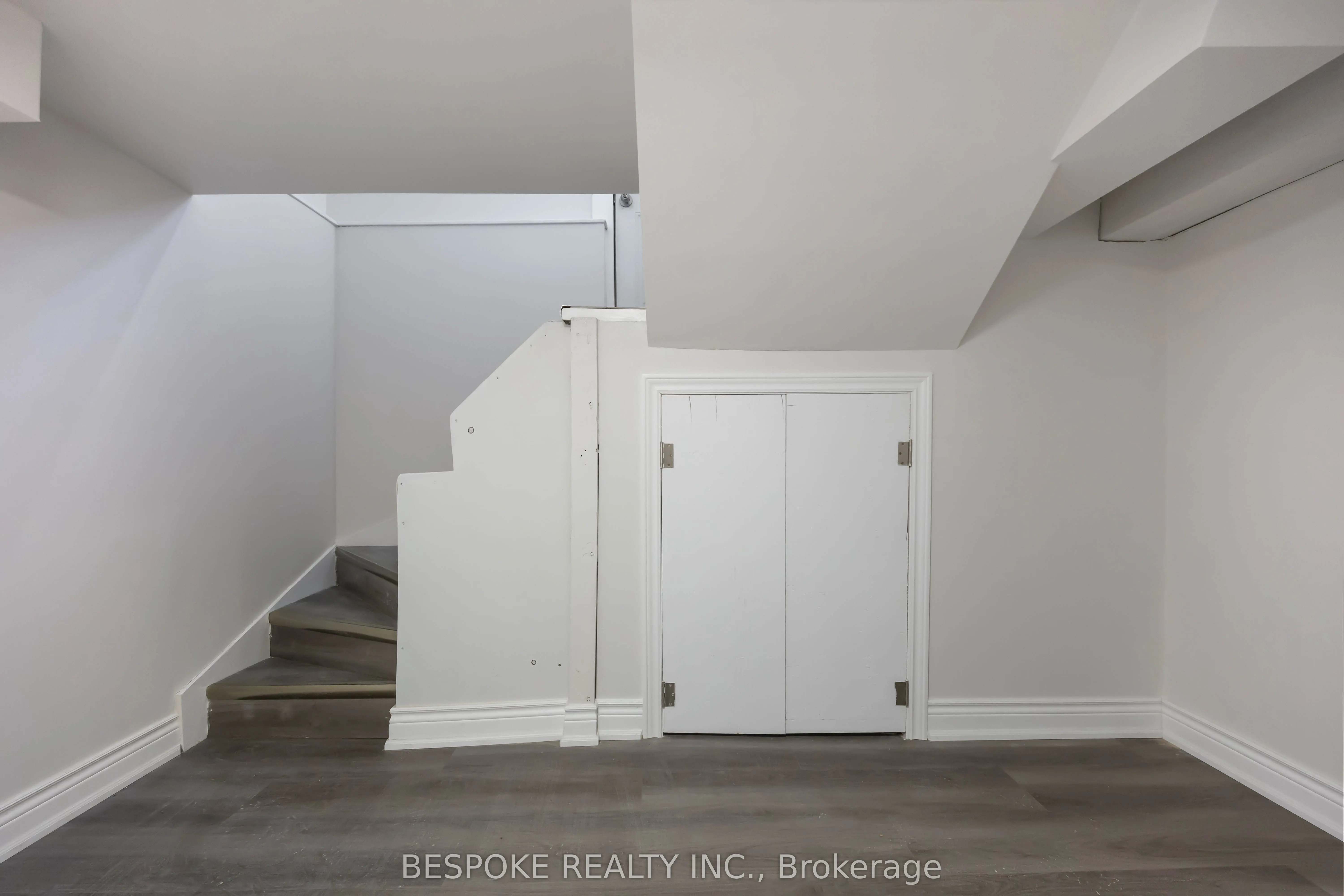 28 Grandview Street N