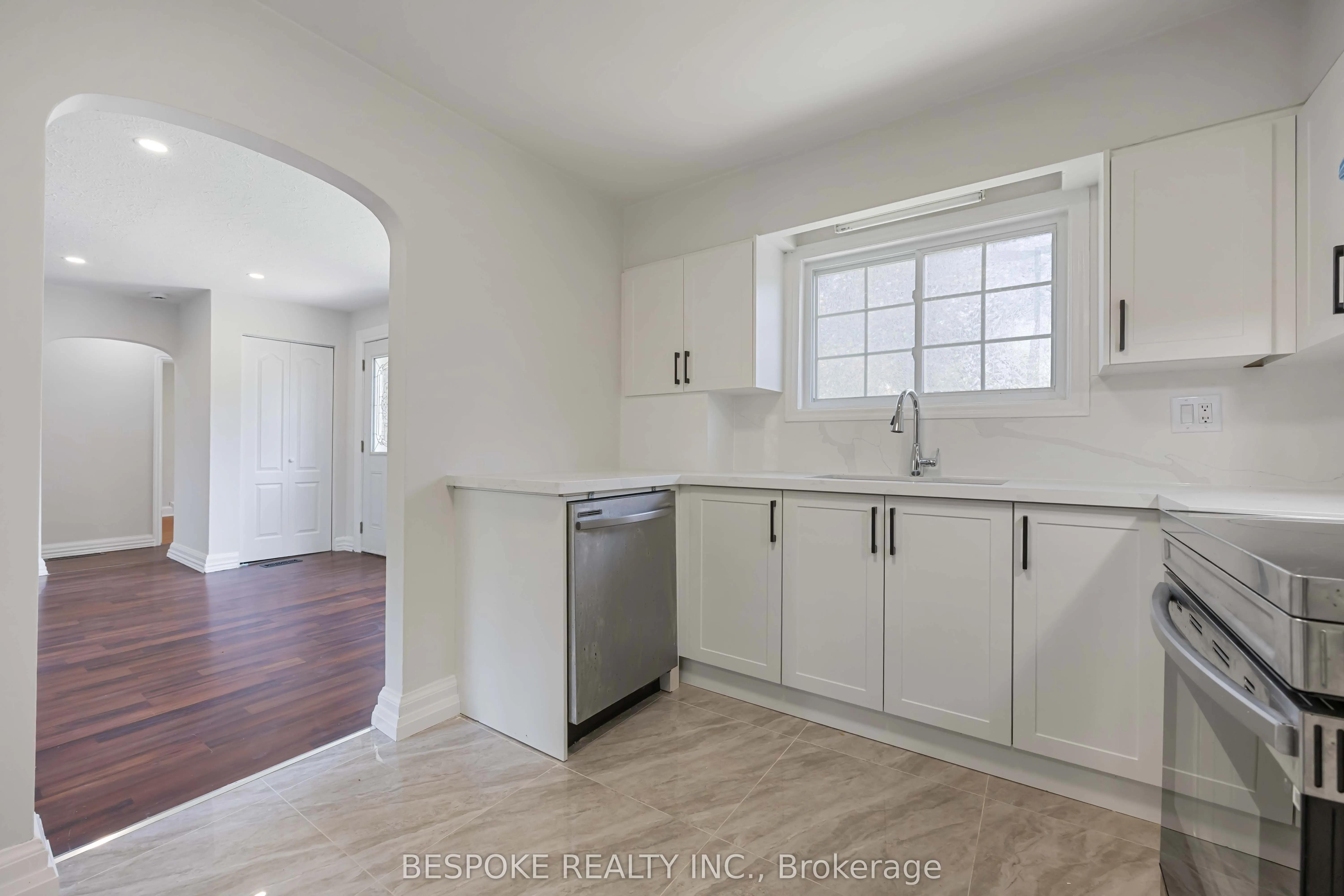 28 Grandview Street N