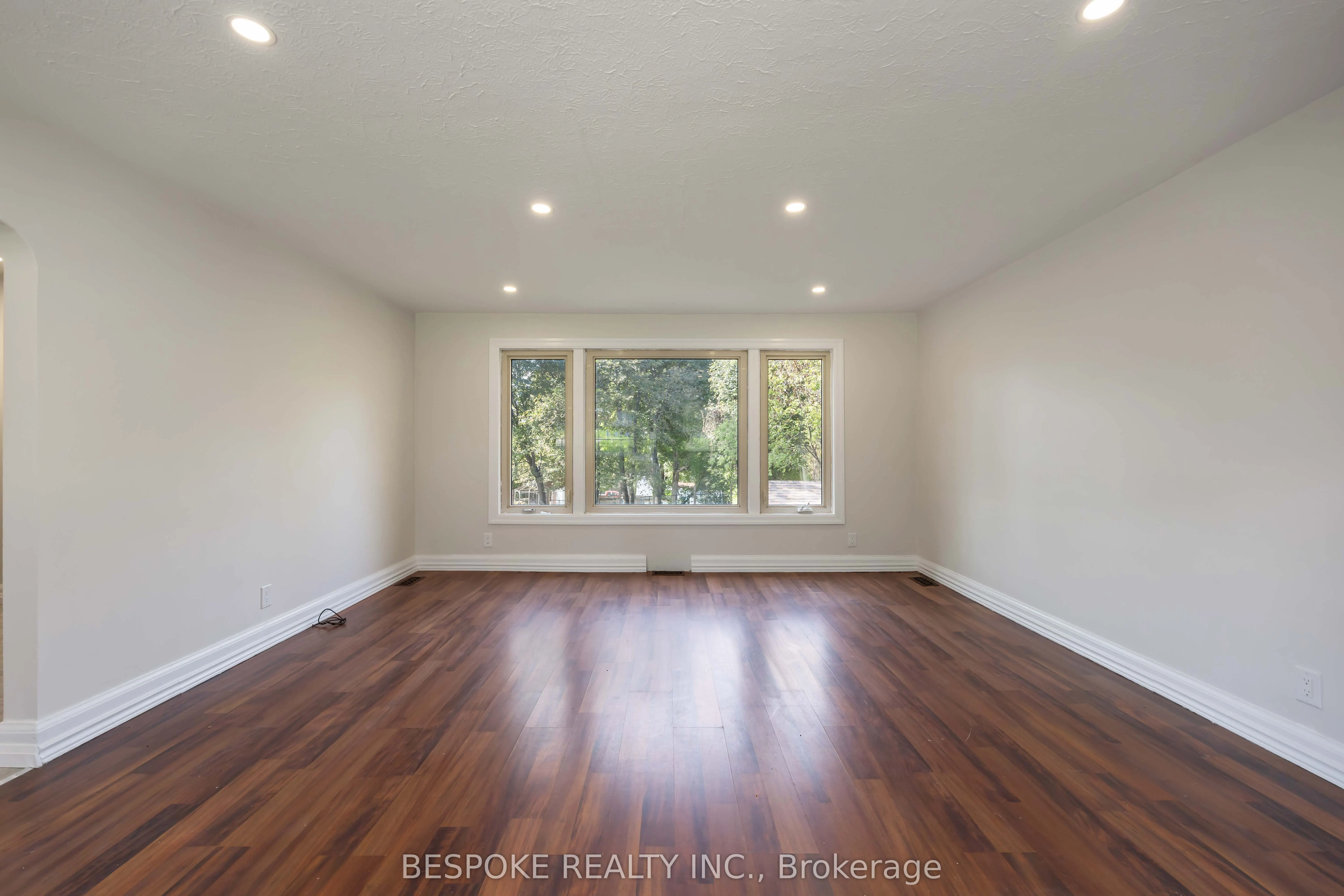 28 Grandview Street N
