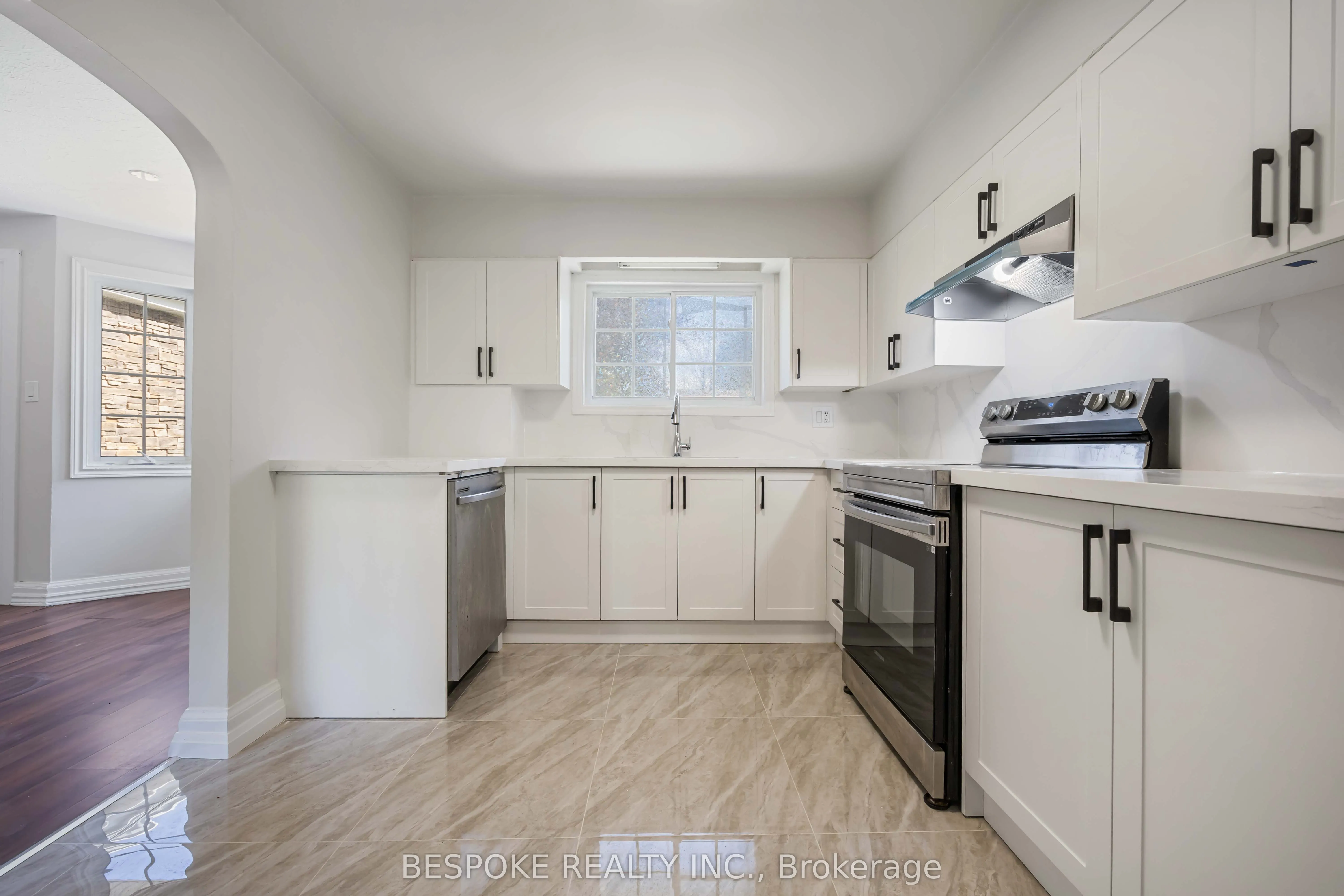 28 Grandview Street N