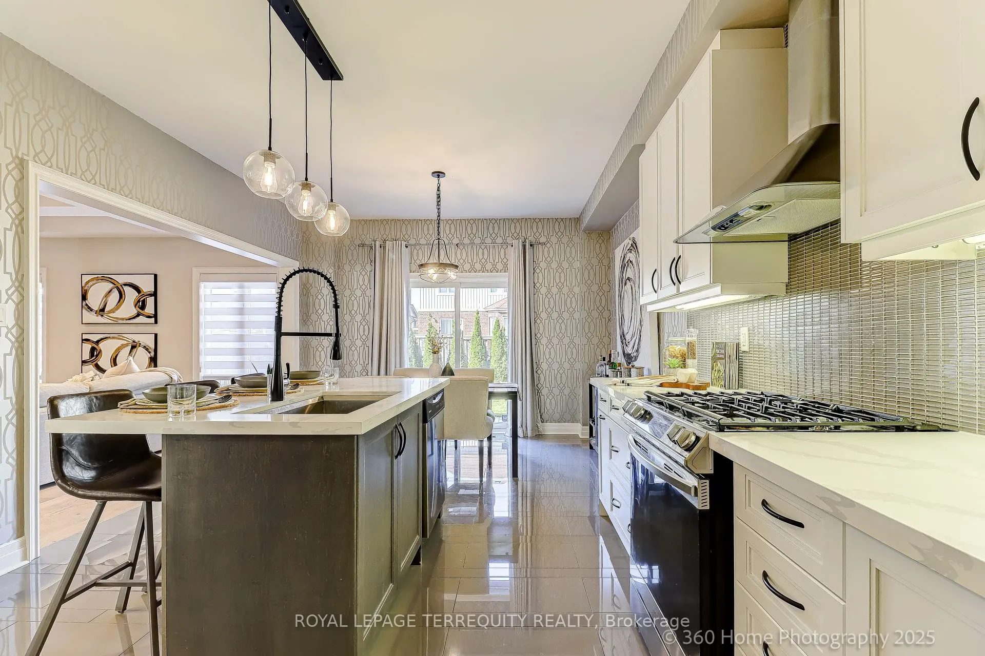 18 Northglen Boulevard
