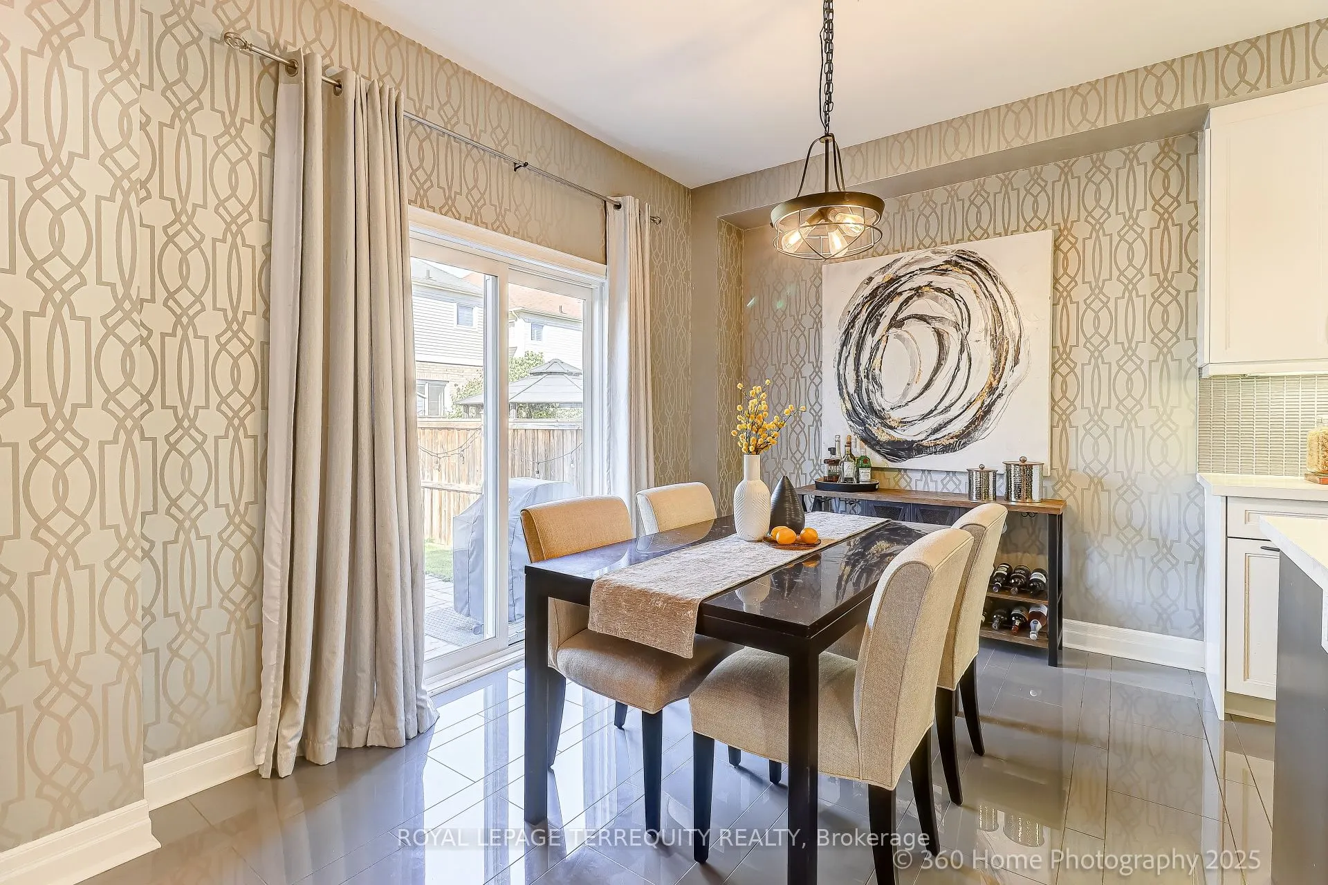 18 Northglen Boulevard