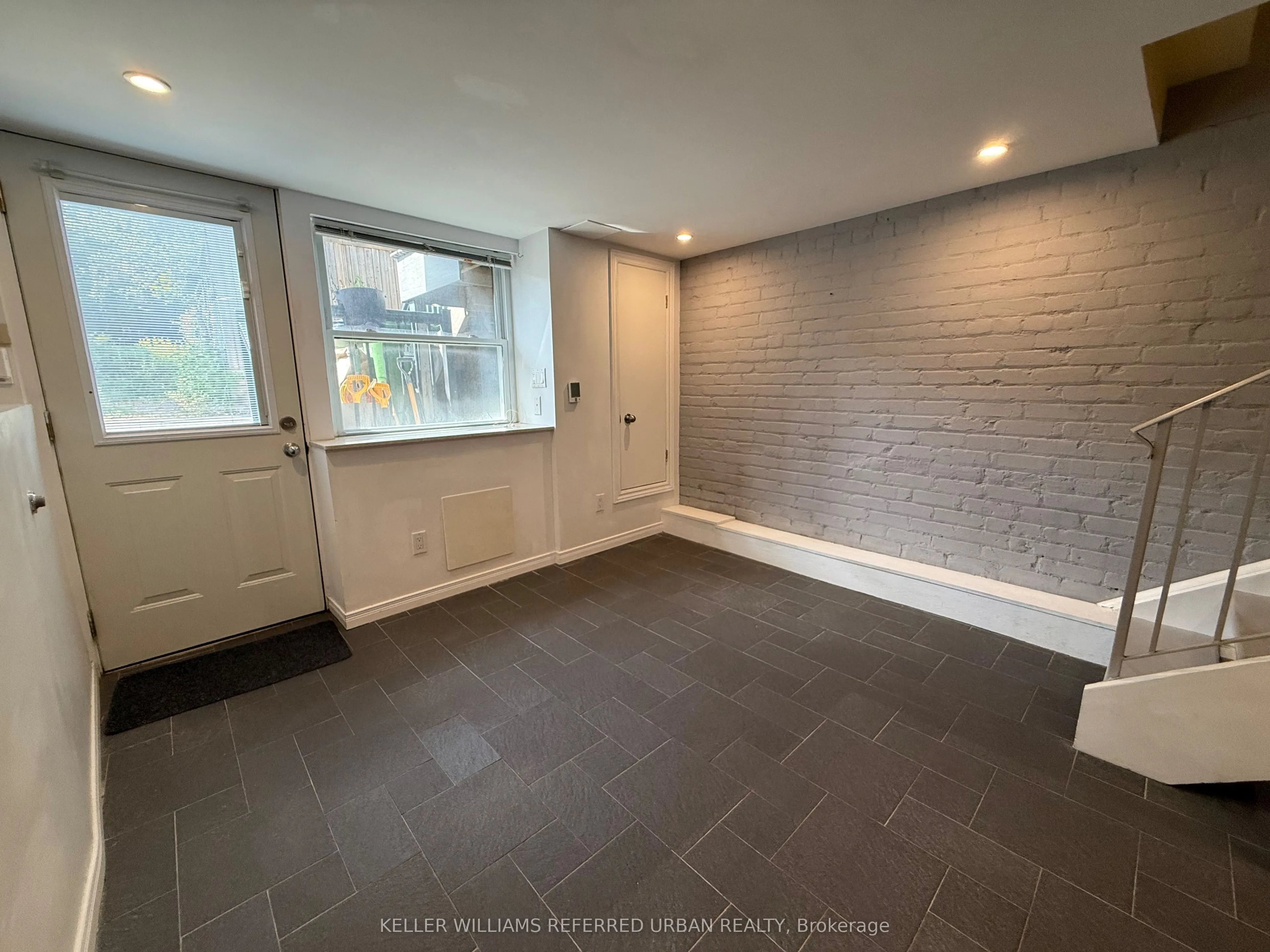 1055 Craven Road, #Main