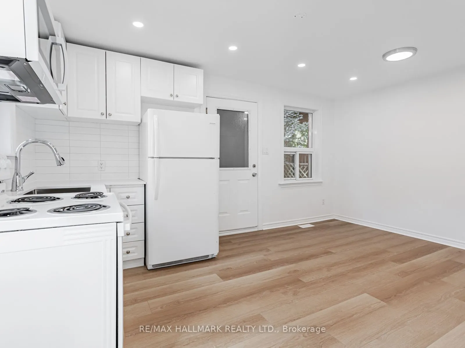8 Redwood Avenue, #Rear Upper