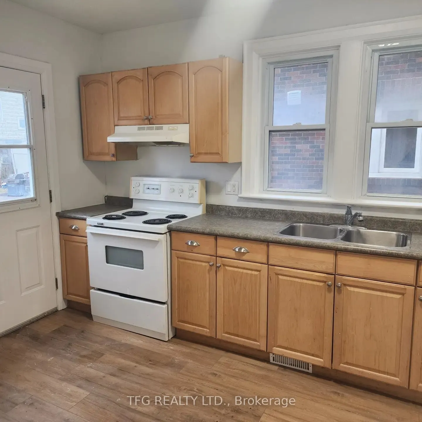 160 Adelaide Avenue E, #Main