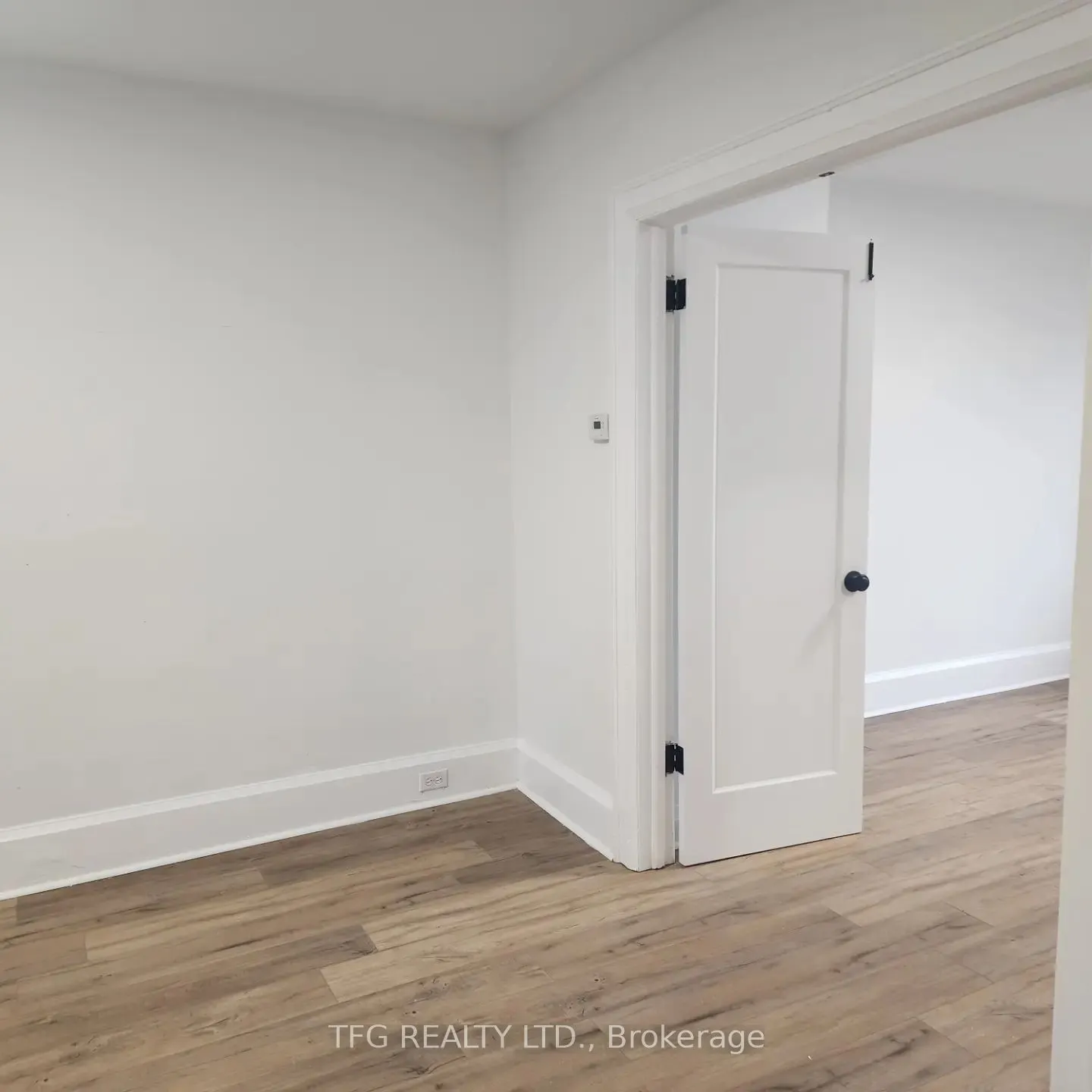 160 Adelaide Avenue E, #Main