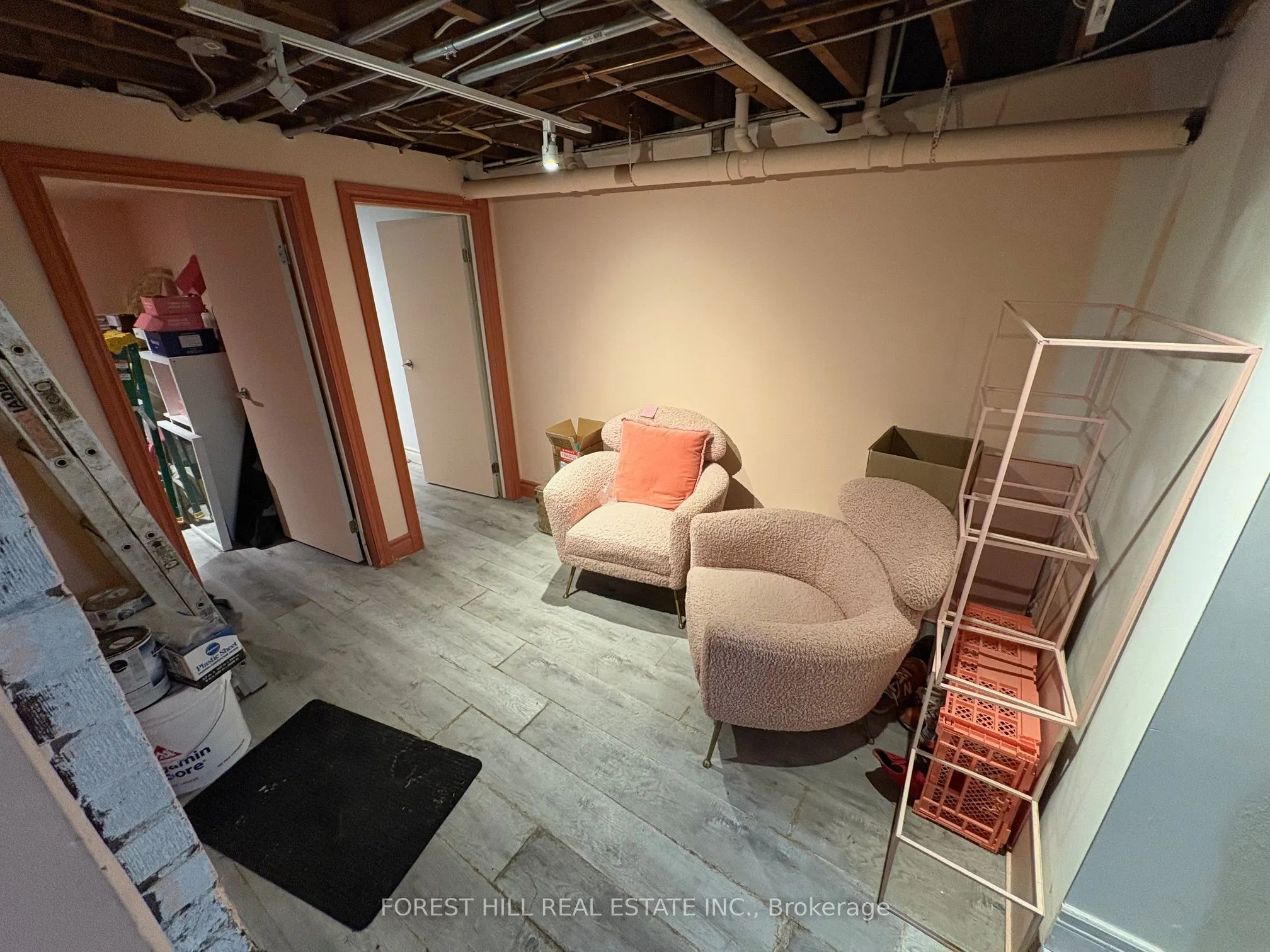 724 1/2 Queen Street E