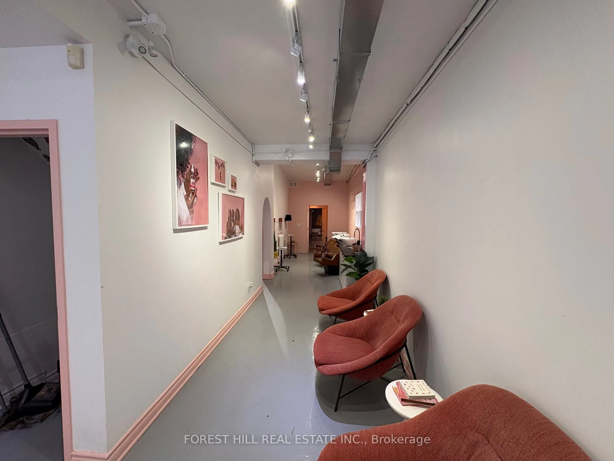 724 1/2 Queen Street E