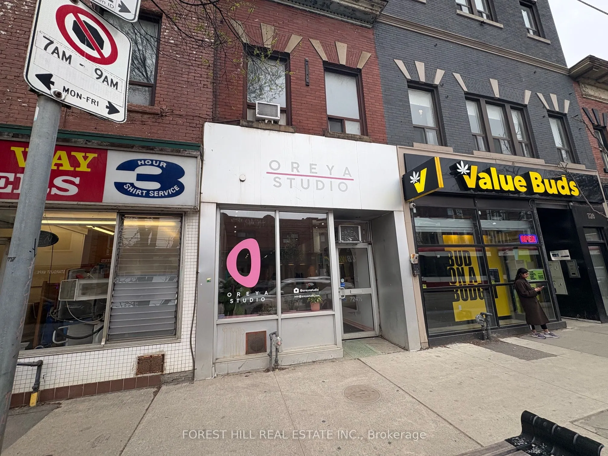 724 1/2 Queen Street E