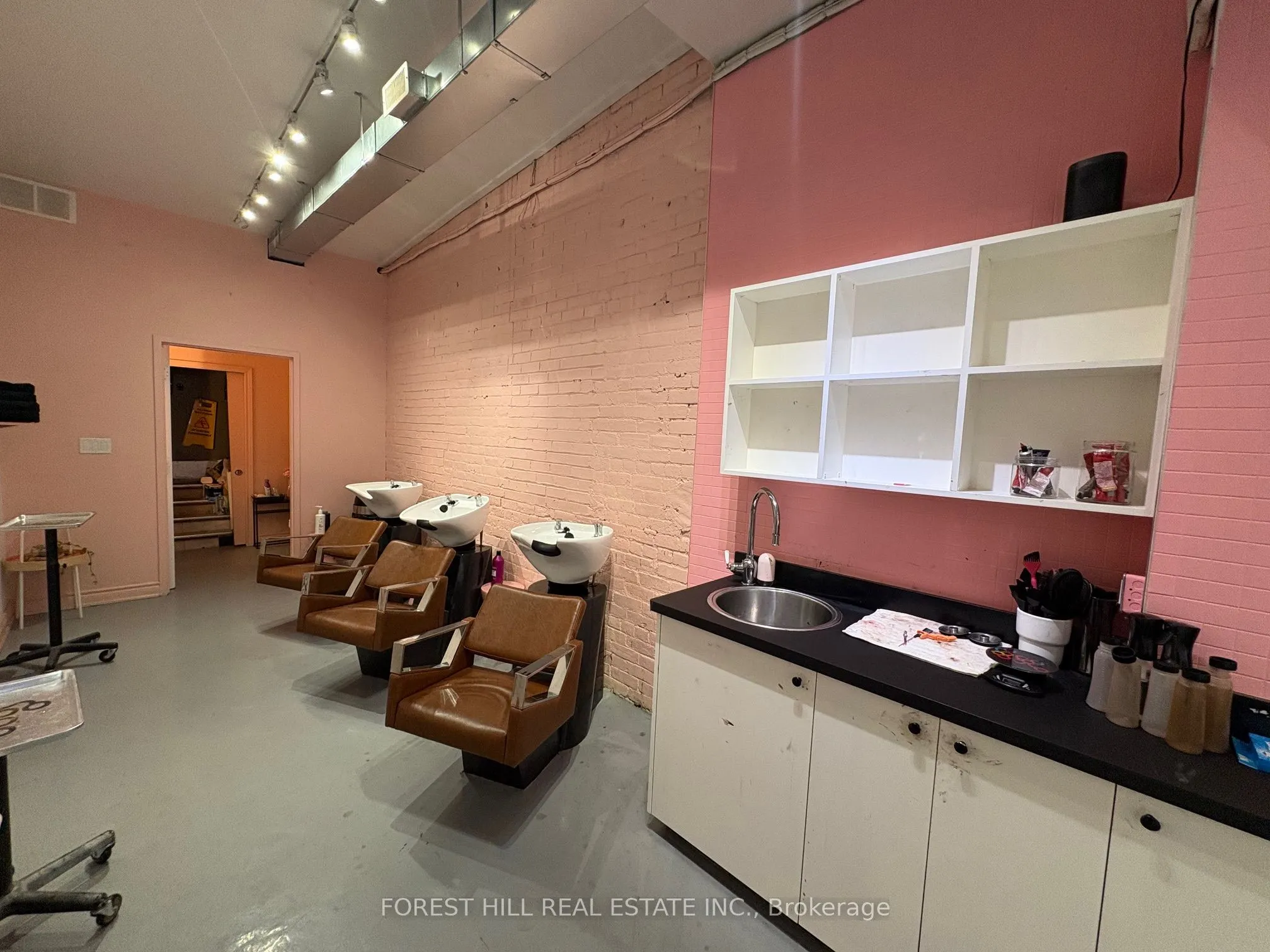 724 1/2 Queen Street E