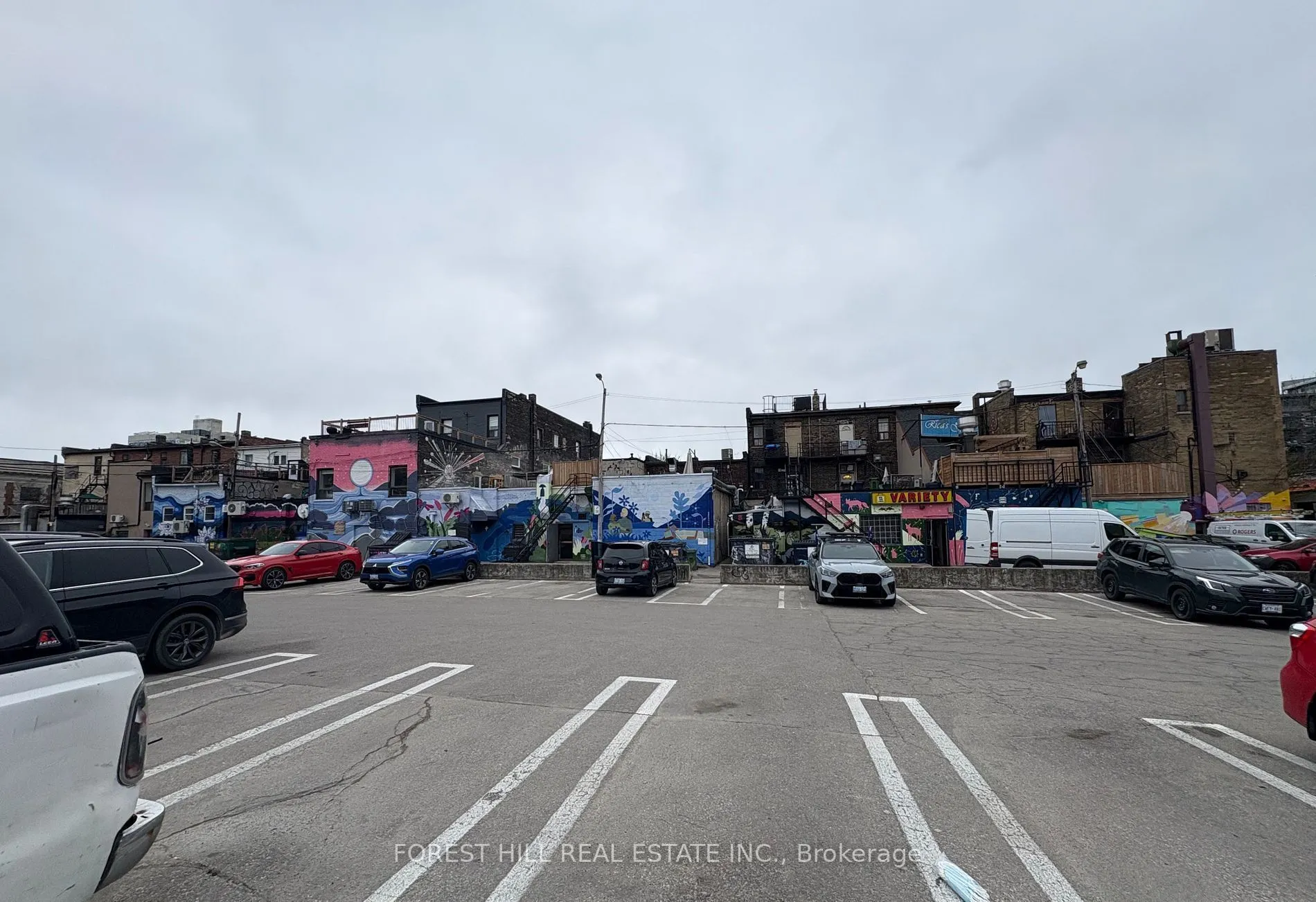 724 1/2 Queen Street E