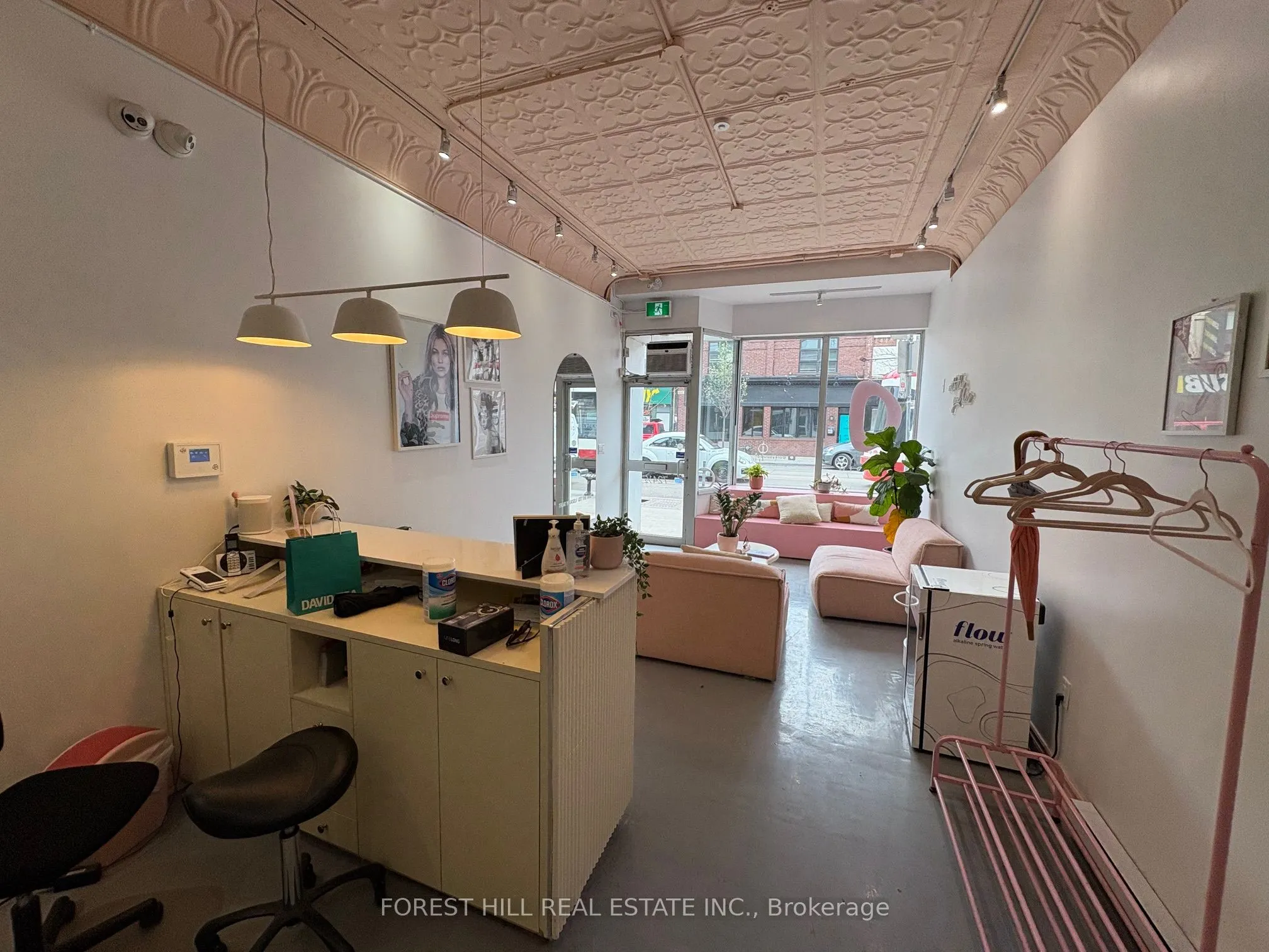 724 1/2 Queen Street E