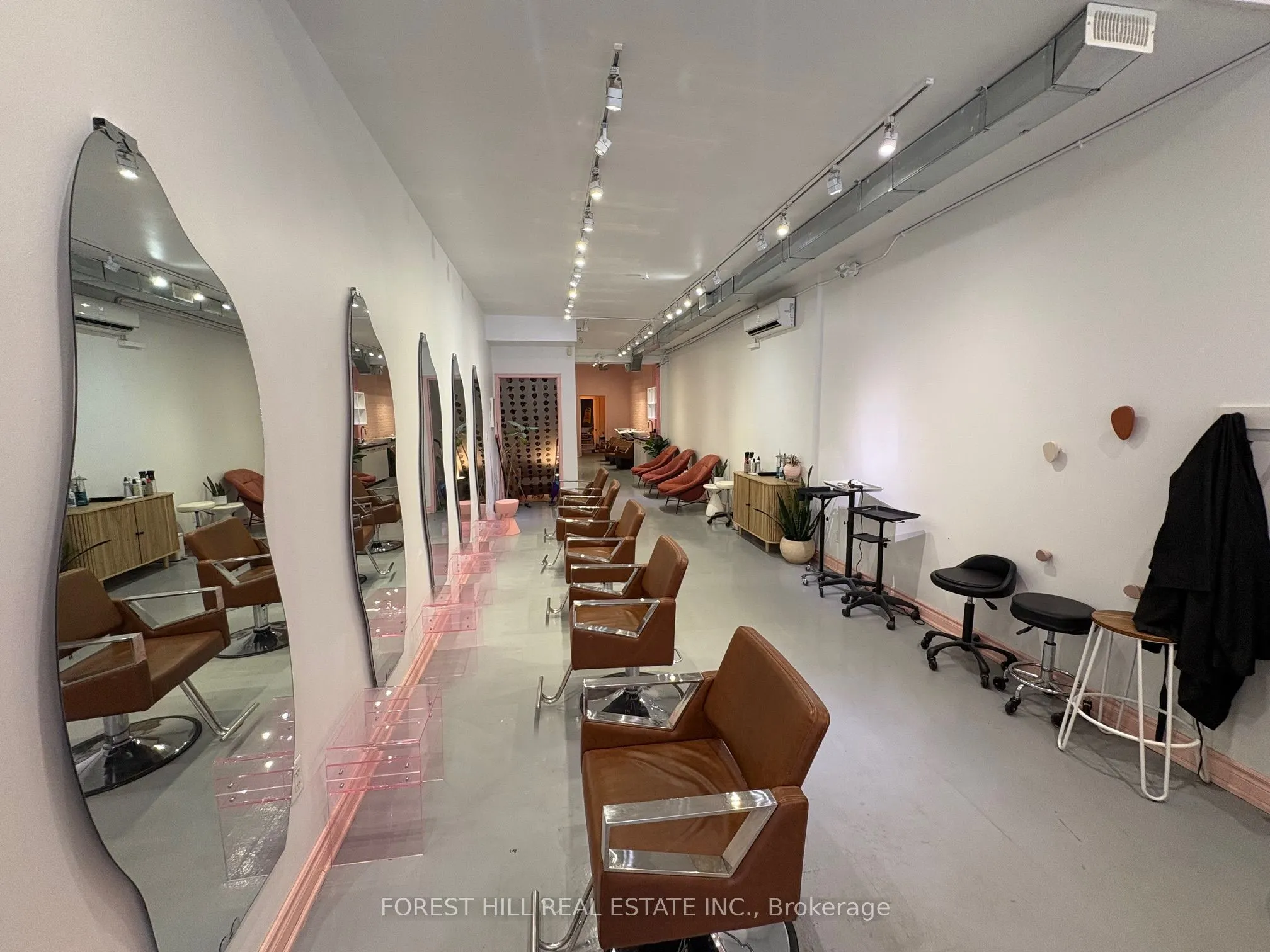 724 1/2 Queen Street E