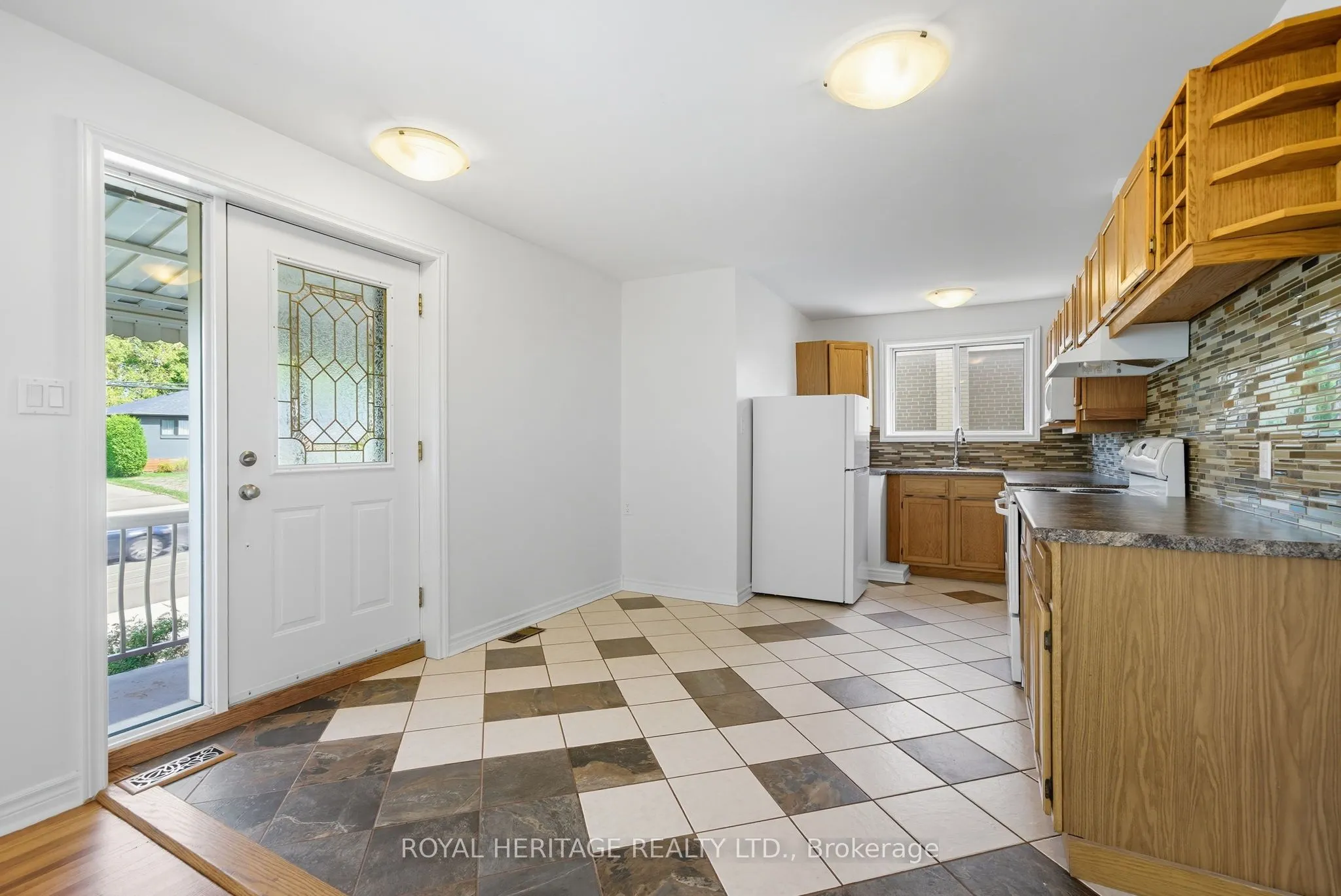 713 Burns Street W, #Main
