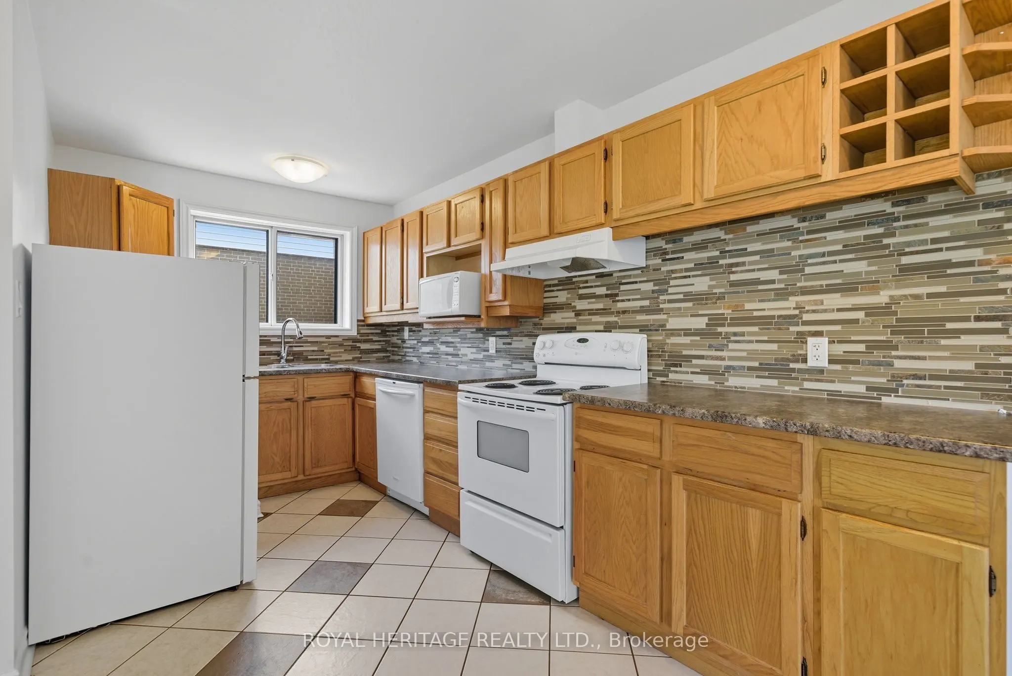 713 Burns Street W, #Main